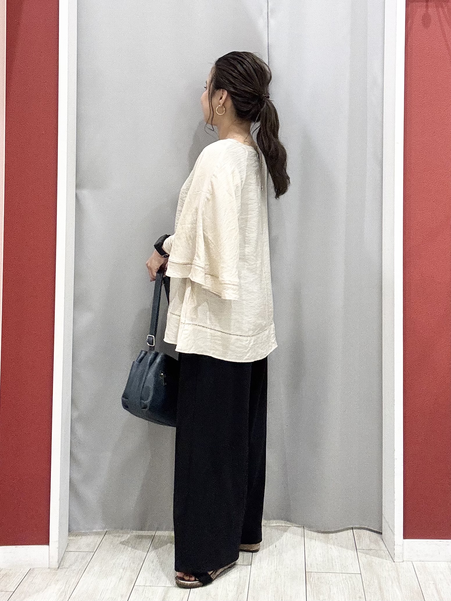 shioさんの「SHOO･LA･RUE｜【ひんやり/S-LL/洗濯機可】体型カバー ふんわりスラブポンチョ風ブラウス」を使ったコーディネート
