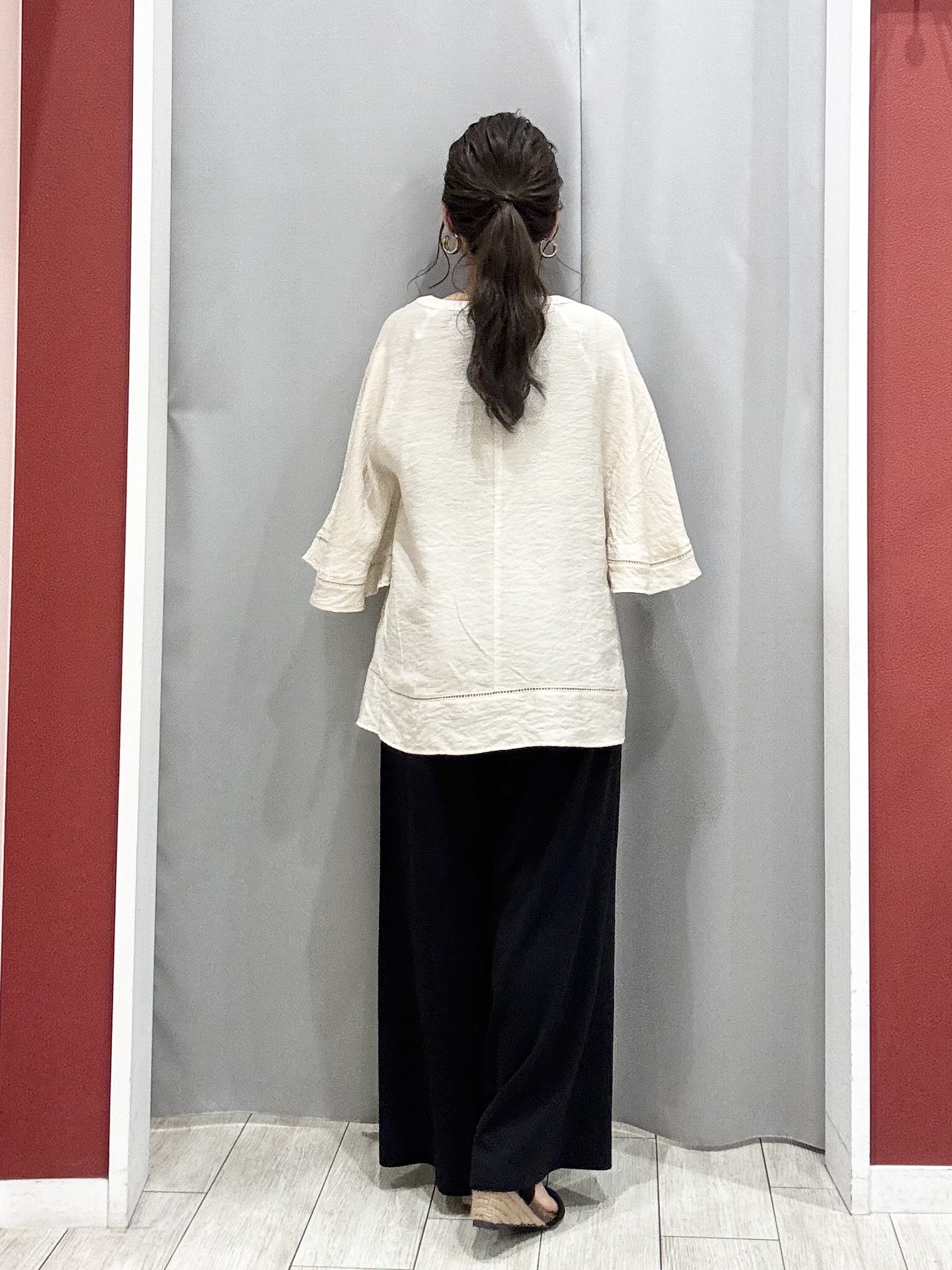 shioさんの「SHOO･LA･RUE｜【ひんやり/S-LL/洗濯機可】体型カバー ふんわりスラブポンチョ風ブラウス」を使ったコーディネート