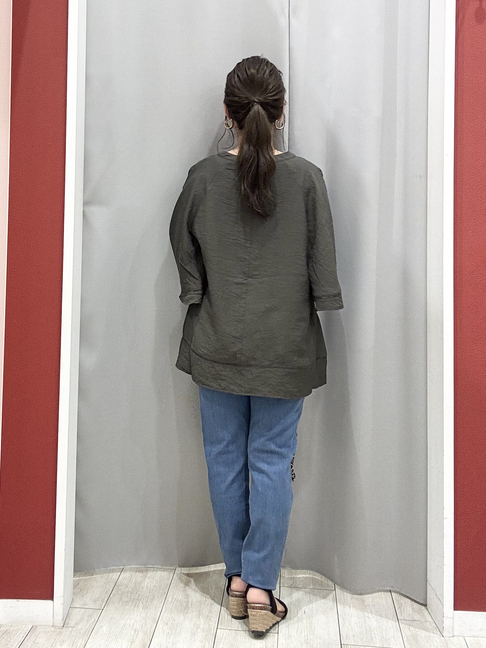 shioさんの「SHOO･LA･RUE｜【ひんやり/S-LL/洗濯機可】体型カバー ふんわりスラブポンチョ風ブラウス」を使ったコーディネート