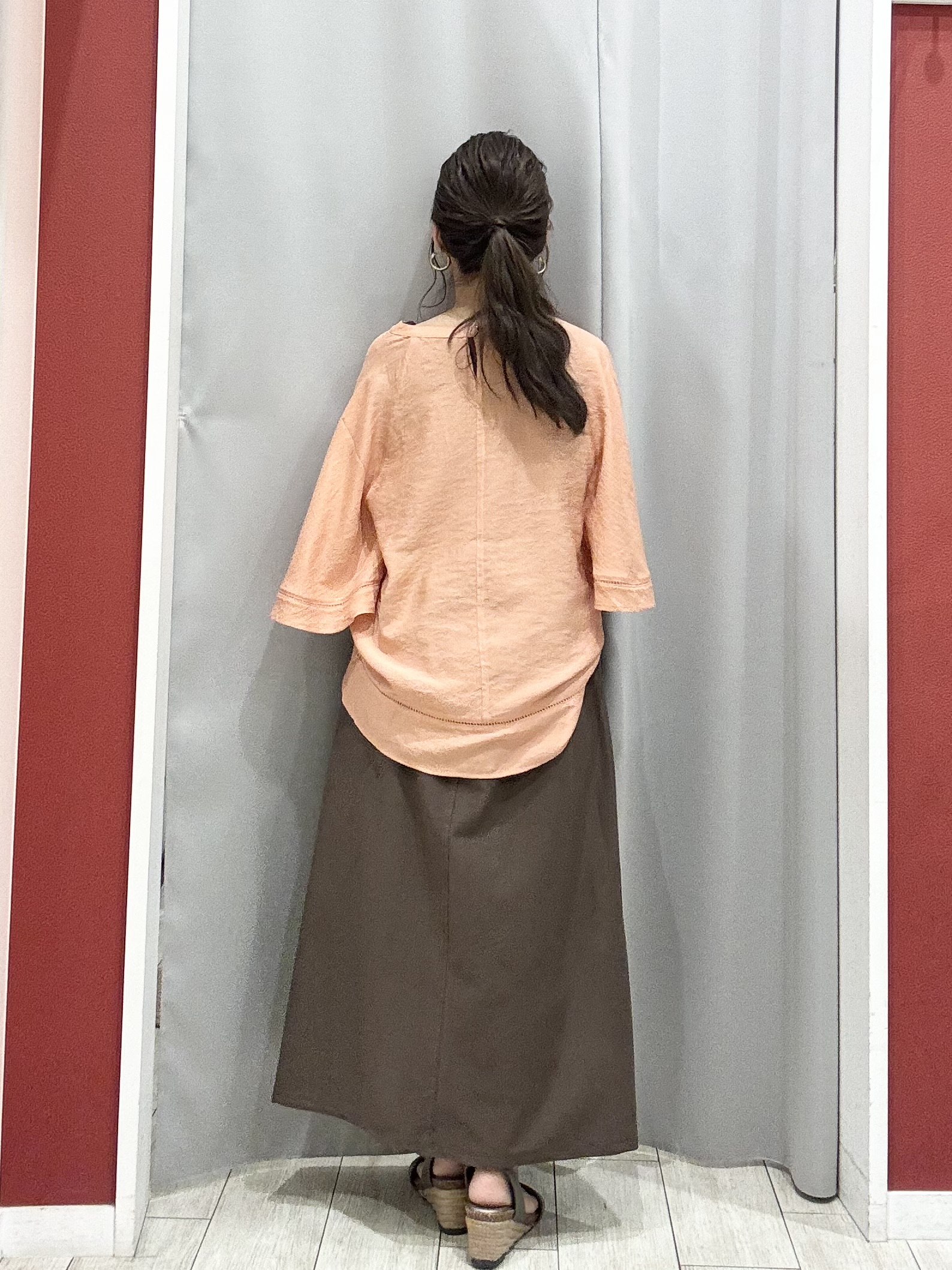 shioさんの「SHOO･LA･RUE｜【ひんやり/S-LL/洗濯機可】体型カバー ふんわりスラブポンチョ風ブラウス」を使ったコーディネート