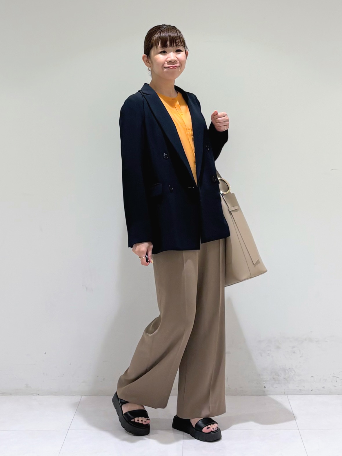 tsuyuさんの「INDIVI｜【洗える／多機能／SETUP可】着る日傘ダブルジャケット」を使ったコーディネート