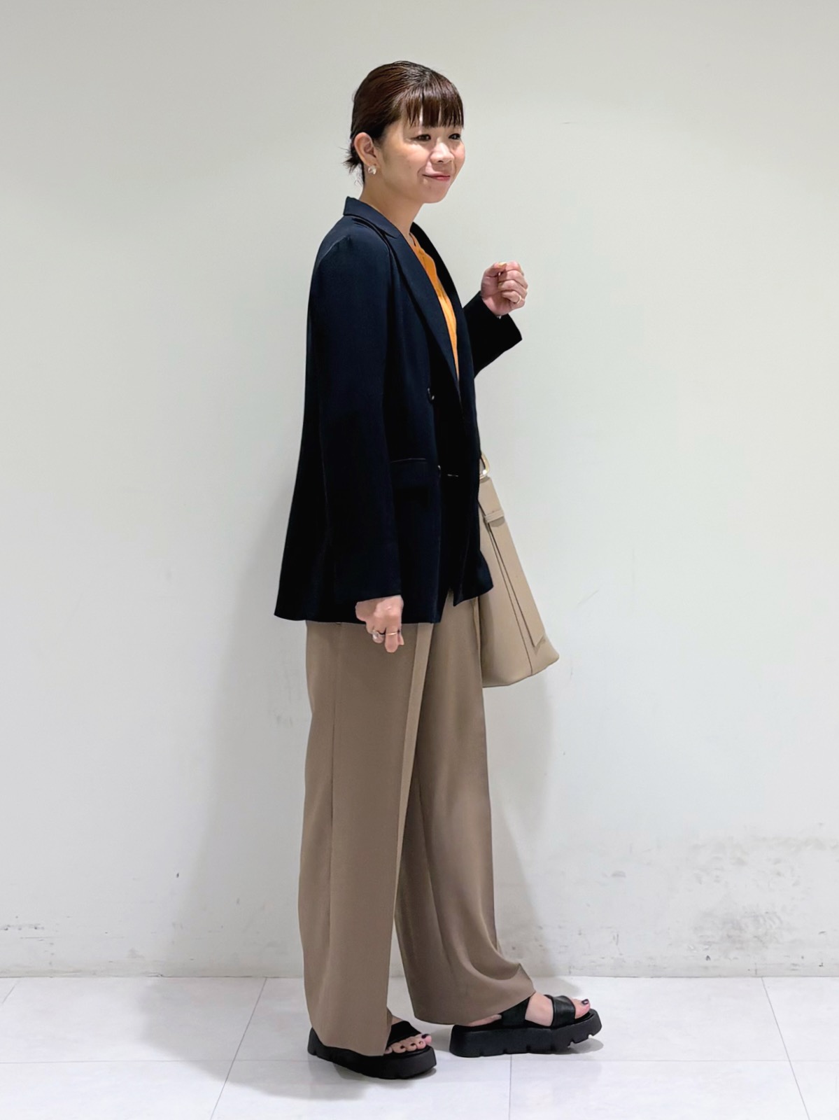 tsuyuさんの「INDIVI｜【洗える／多機能／SETUP可】着る日傘ダブルジャケット」を使ったコーディネート
