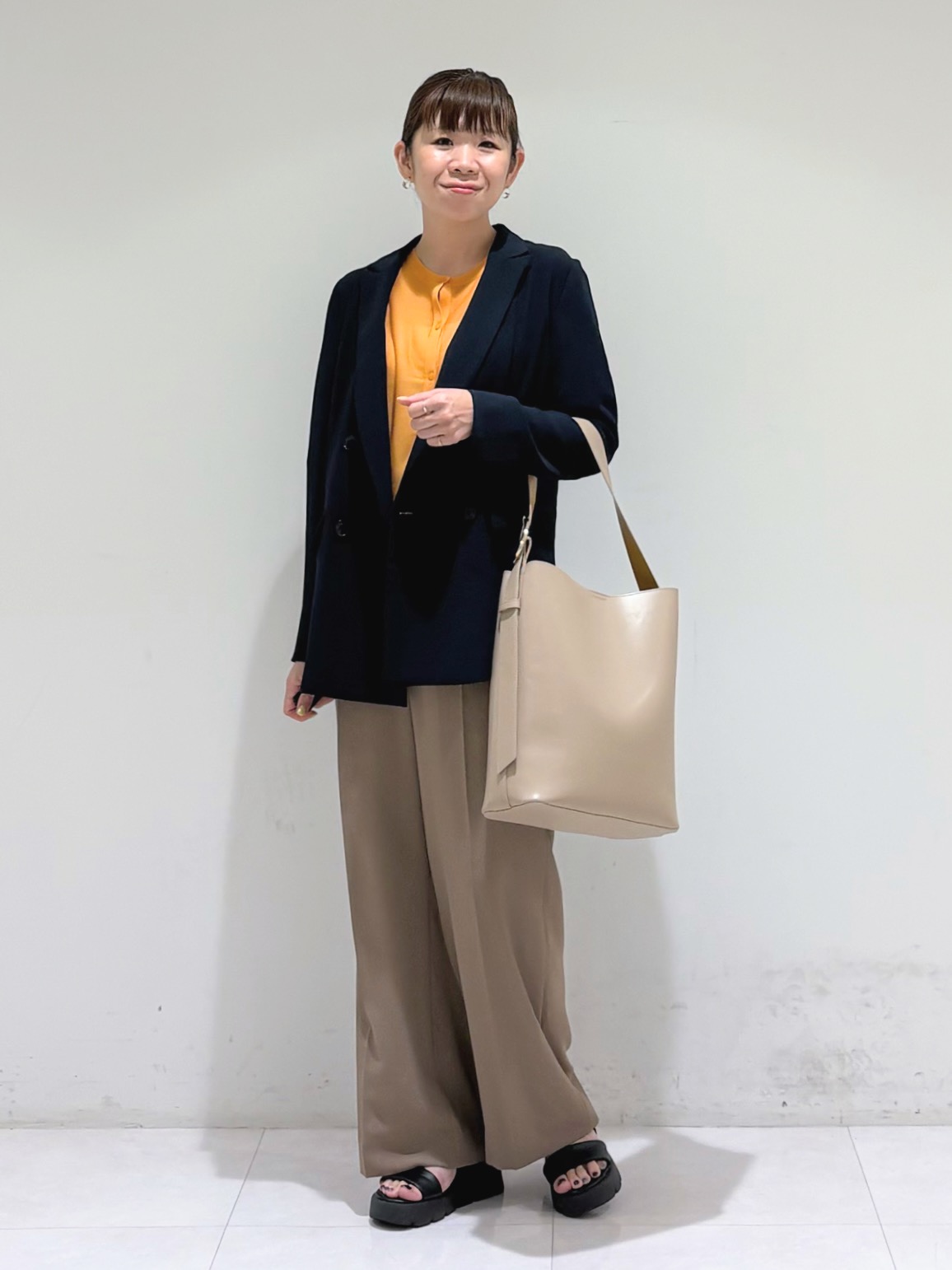 tsuyuさんの「INDIVI｜【洗える／多機能／SETUP可】着る日傘ダブルジャケット」を使ったコーディネート