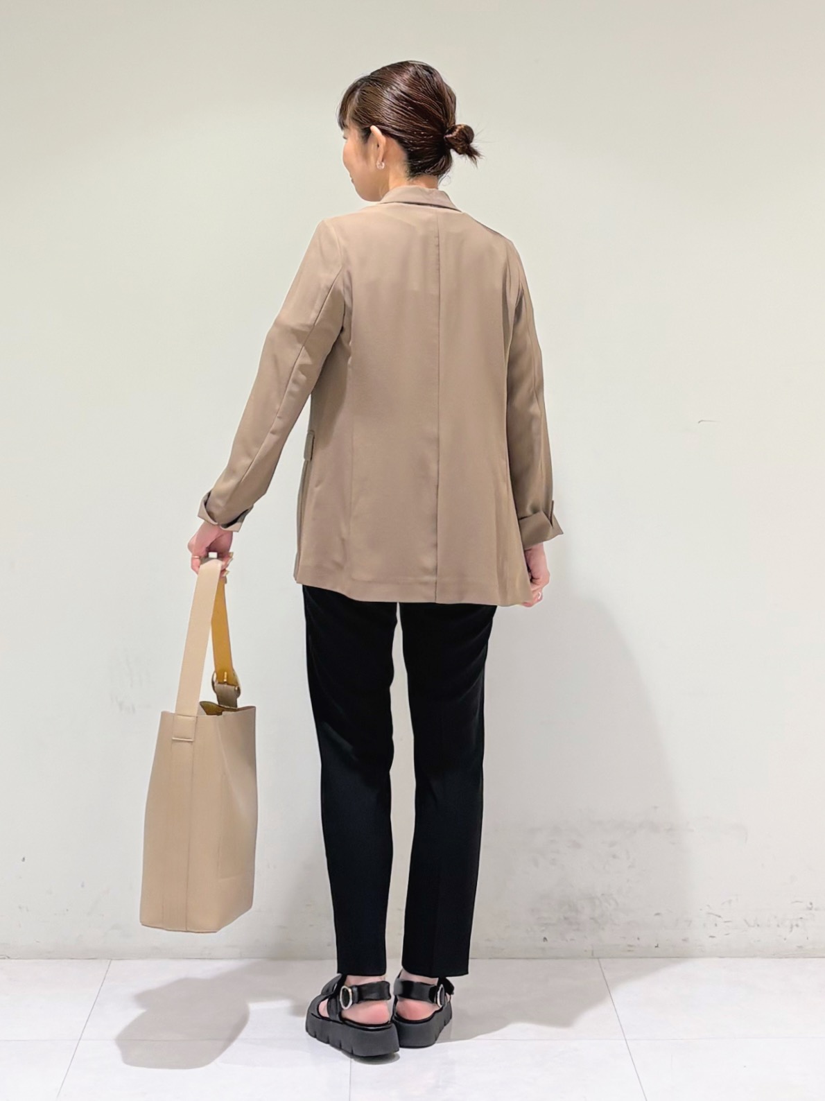 tsuyuさんの「INDIVI｜【新作登場！着る日傘】 ダブルジャケット」を使ったコーディネート