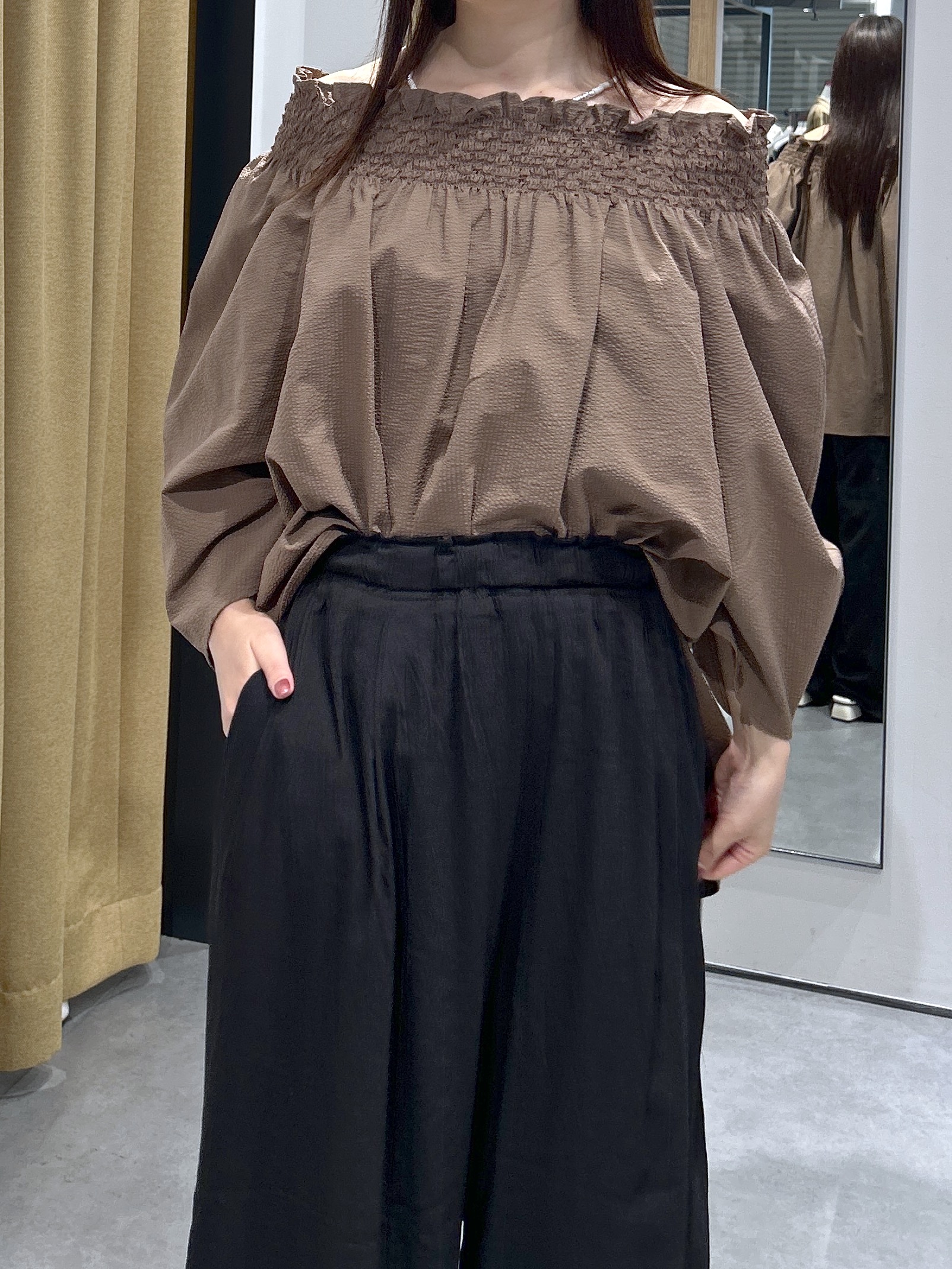 Renoさんの「INDIVI｜サッカーオフショルブラウス【再入荷／2WAY】」を使ったコーディネート