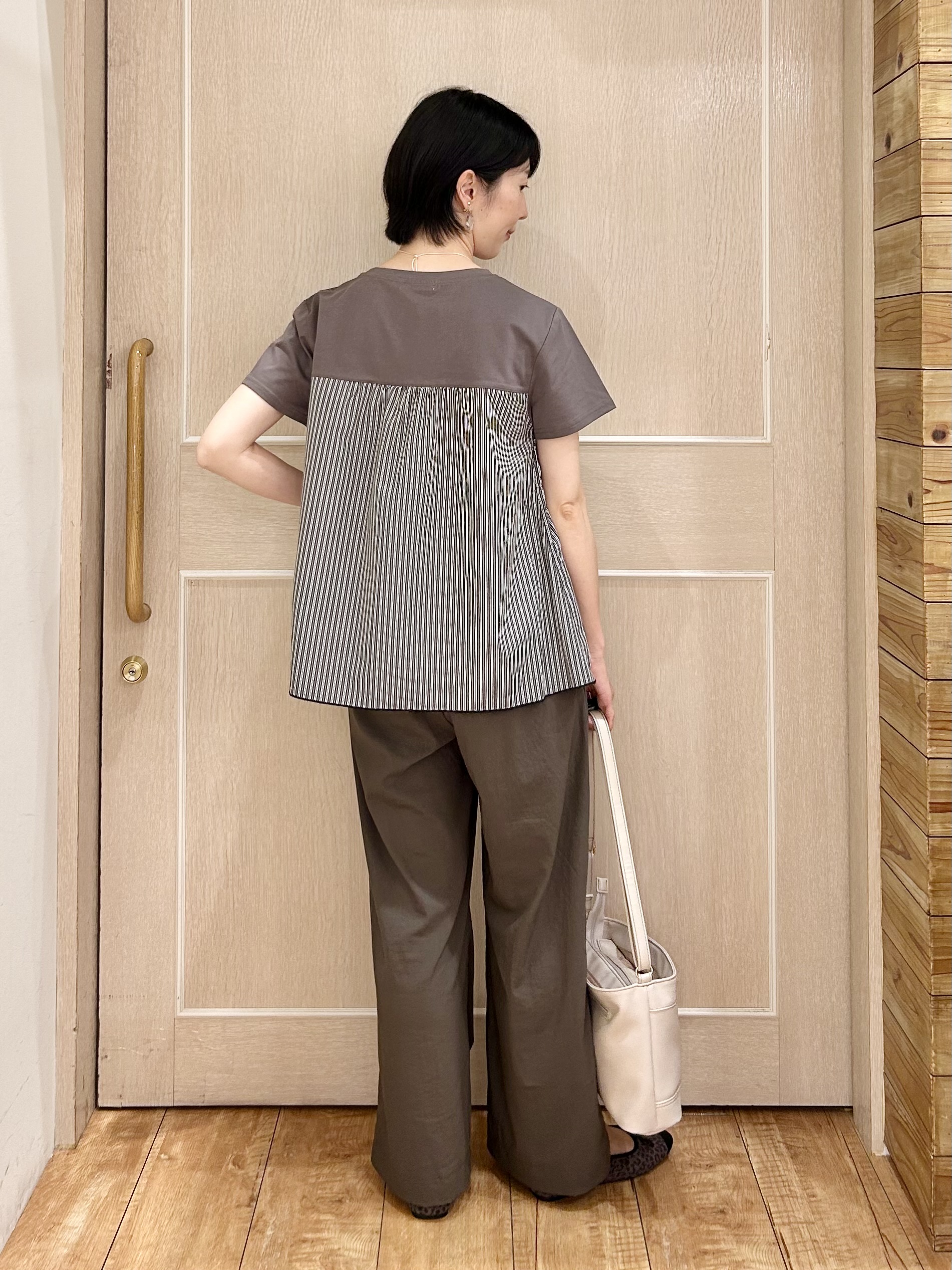 ちぐささんの「SHOO･LA･RUE｜【体型カバー/S-LL/洗濯機可】インせずコーデの主役に ビスチェ風異素材ドッキングTシャツ」を使ったコーディネート