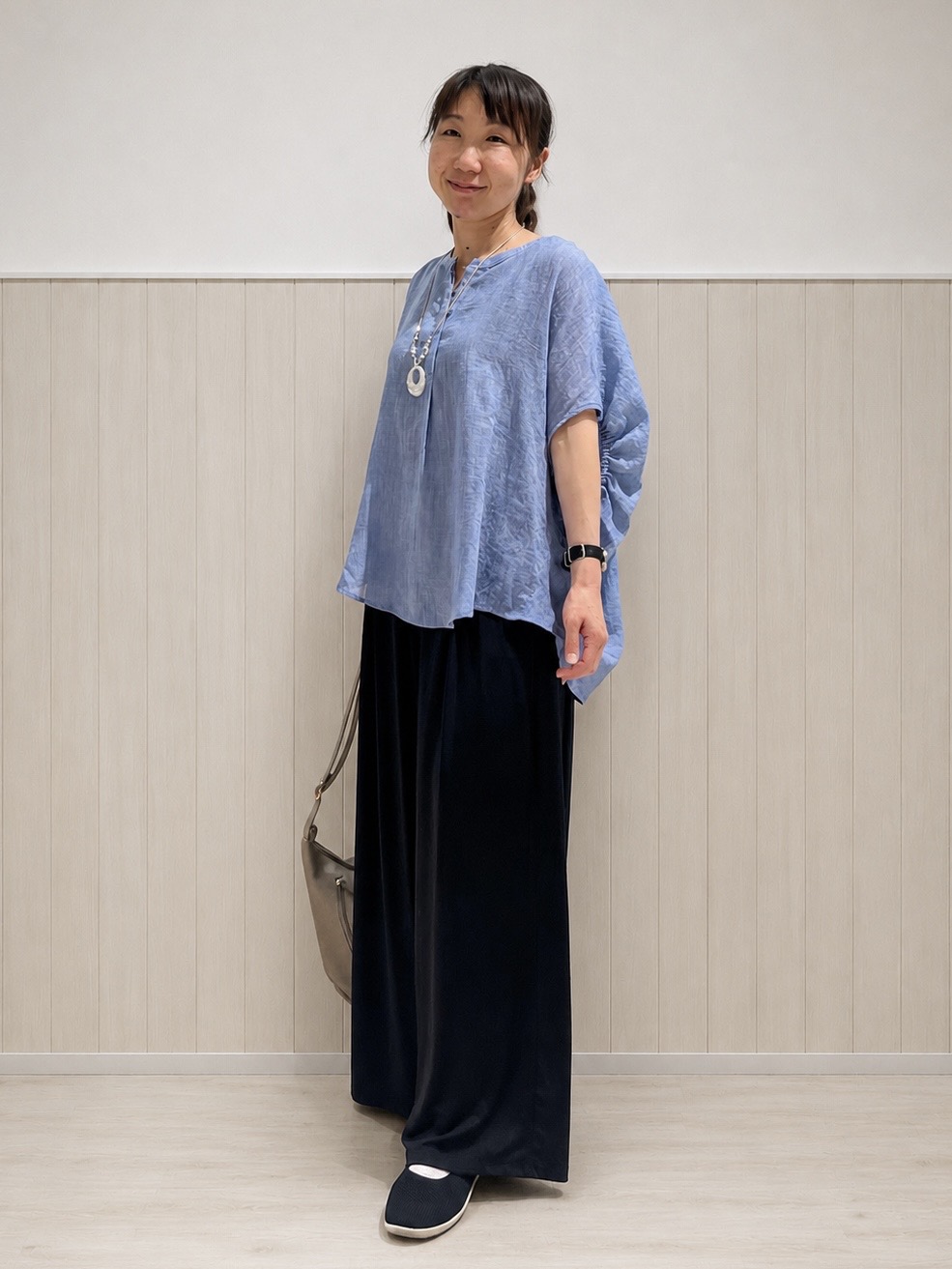 まつみさんの「SHOO･LA･RUE｜【体型カバー】バルーン風ゆるシャツブラウス」を使ったコーディネート