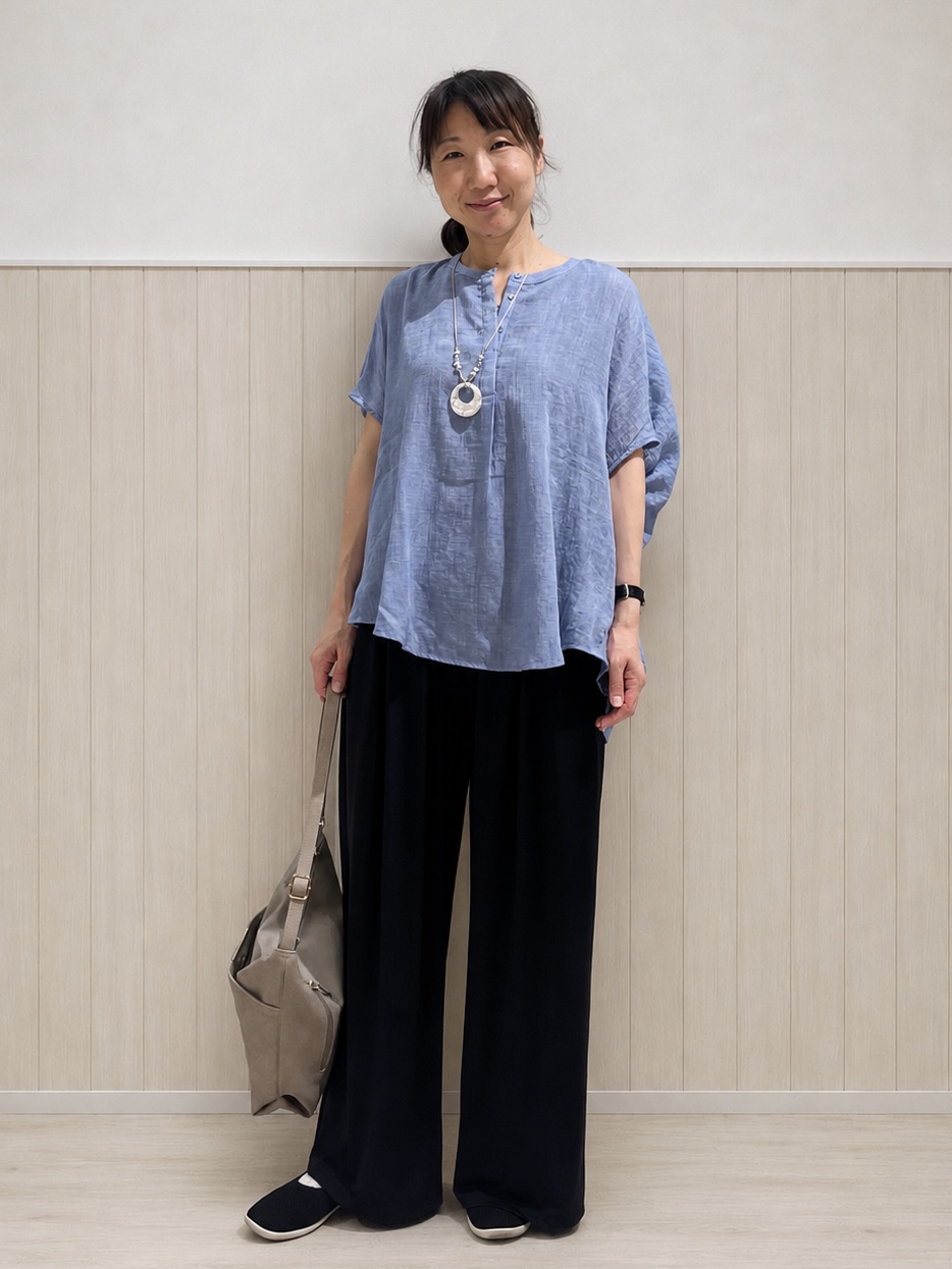 まつみさんの「SHOO･LA･RUE｜【体型カバー】バルーン風ゆるシャツブラウス」を使ったコーディネート