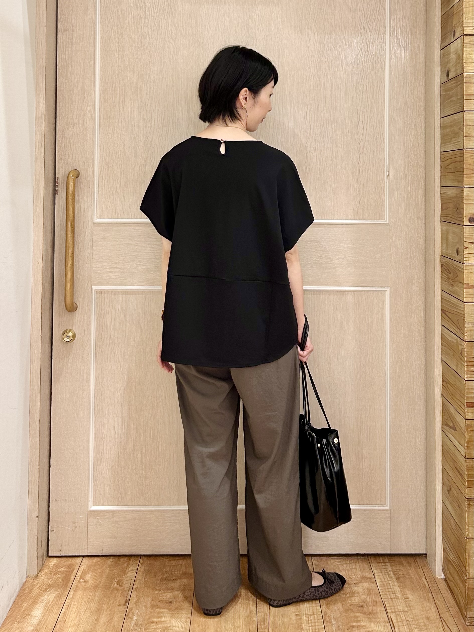 ちぐささんの「SHOO･LA･RUE｜【洗濯機可/セットアップ可】軽凛(かろりん) シンプル上品 ひんやり切替コクーントップス」を使ったコーディネート