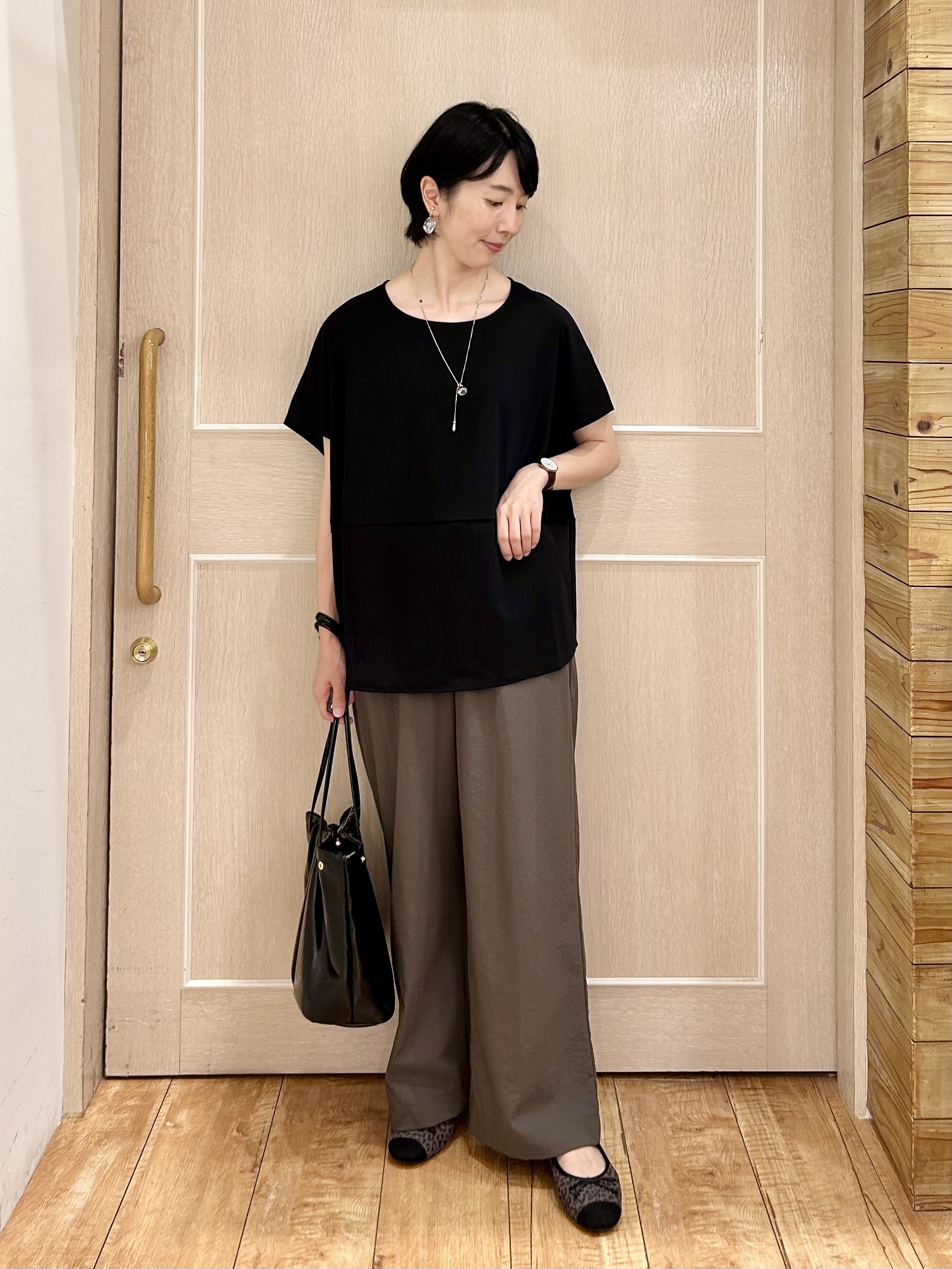 ちぐささんの「SHOO･LA･RUE｜【洗濯機可/セットアップ可】軽凛(かろりん) シンプル上品 ひんやり切替コクーントップス」を使ったコーディネート