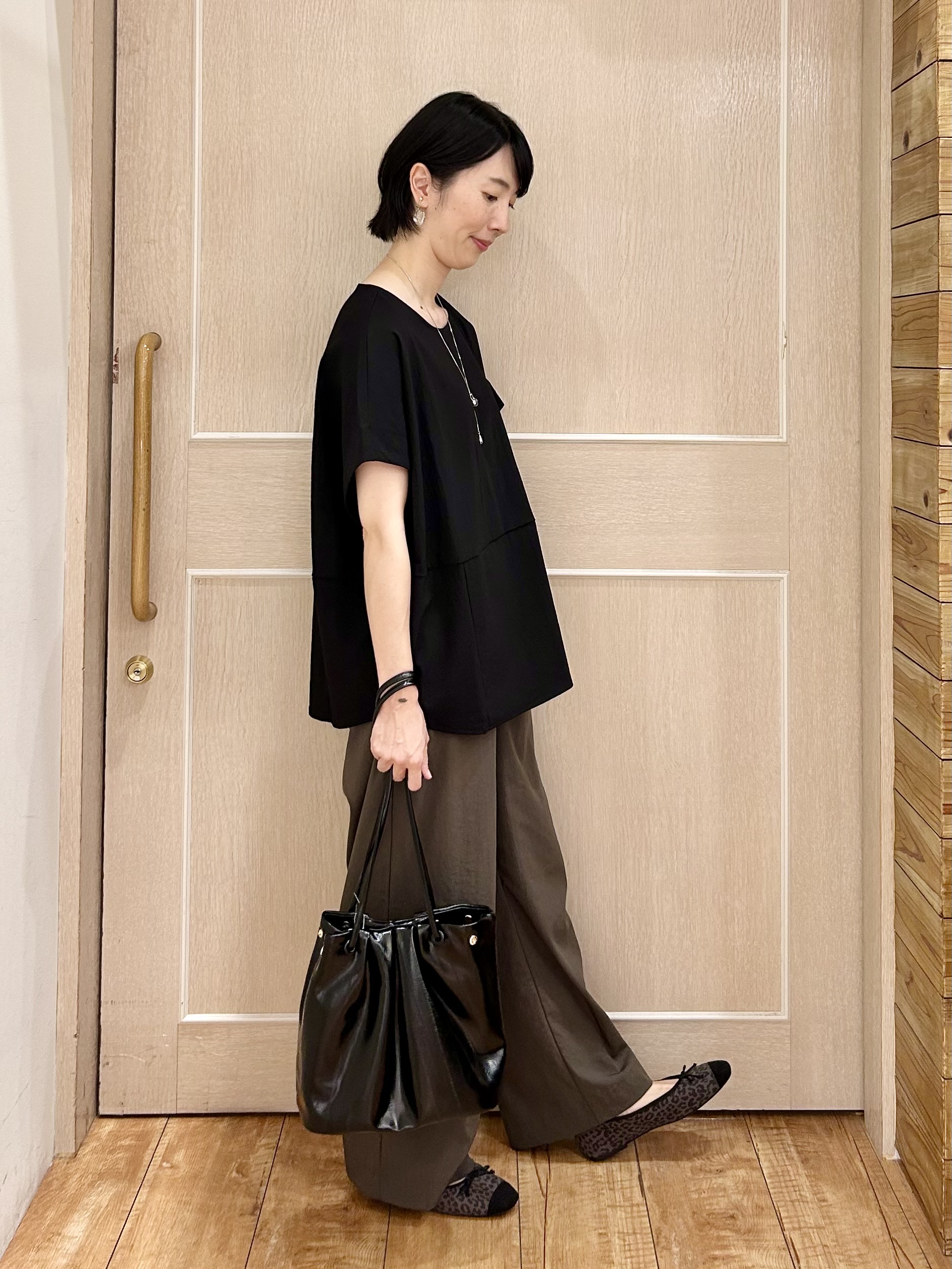 ちぐささんの「SHOO･LA･RUE｜【洗濯機可/セットアップ可】軽凛(かろりん) シンプル上品 ひんやり切替コクーントップス」を使ったコーディネート