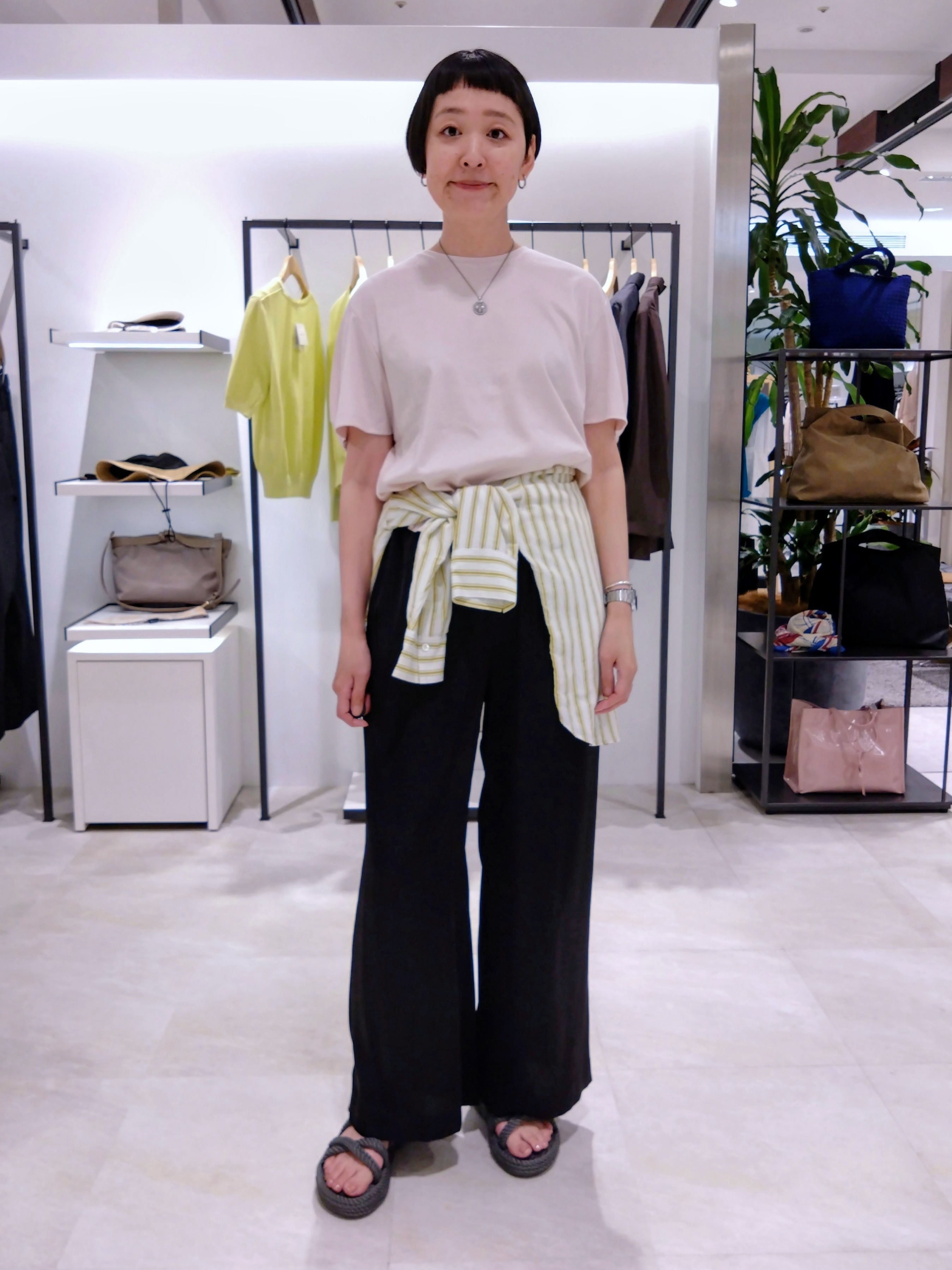 まちこさんの「UNTITLED｜【接触冷感/吸水速乾】サテンワイドパンツ」を使ったコーディネート