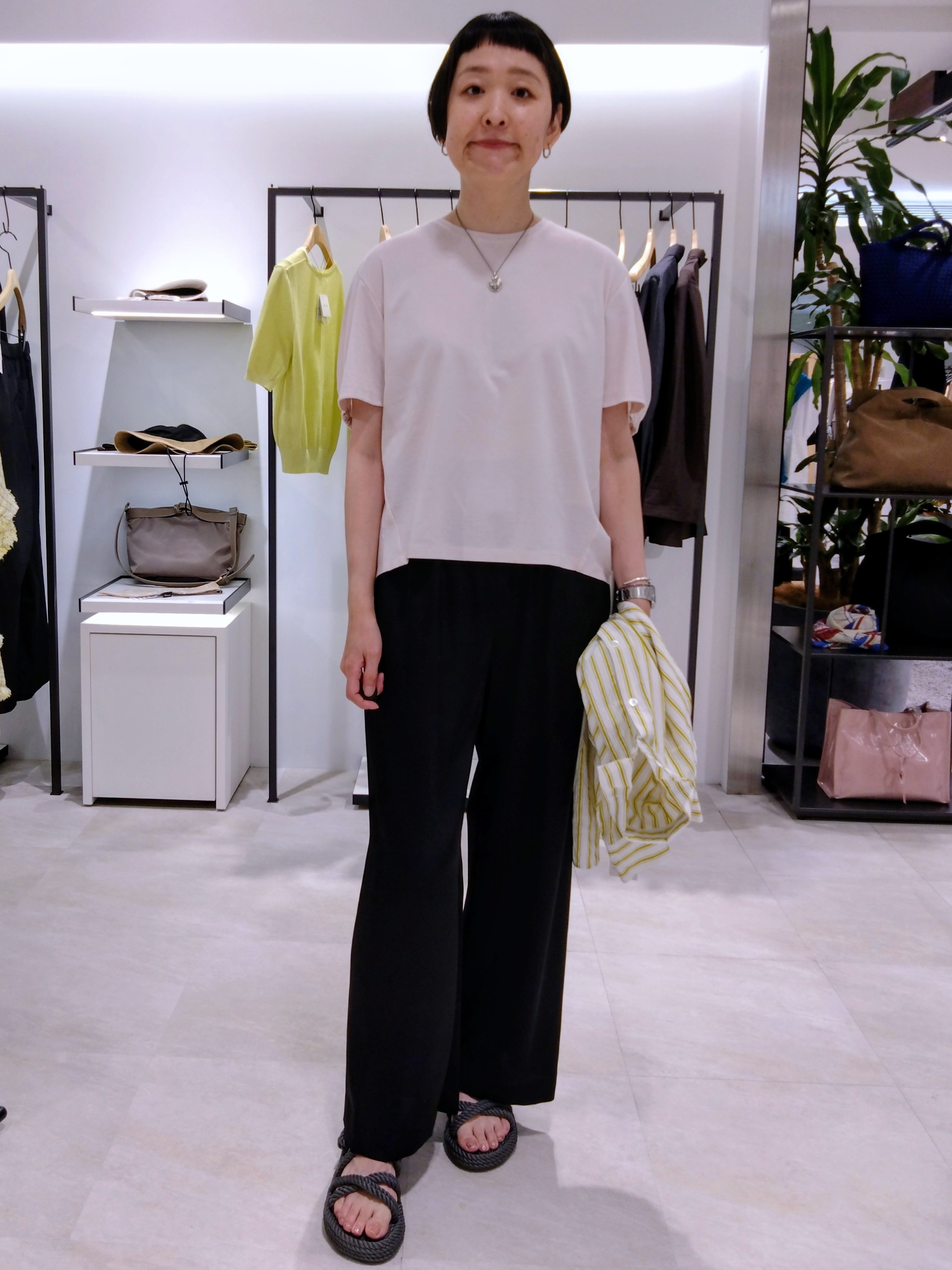 まちこさんの「UNTITLED｜【接触冷感/吸水速乾】サテンワイドパンツ」を使ったコーディネート