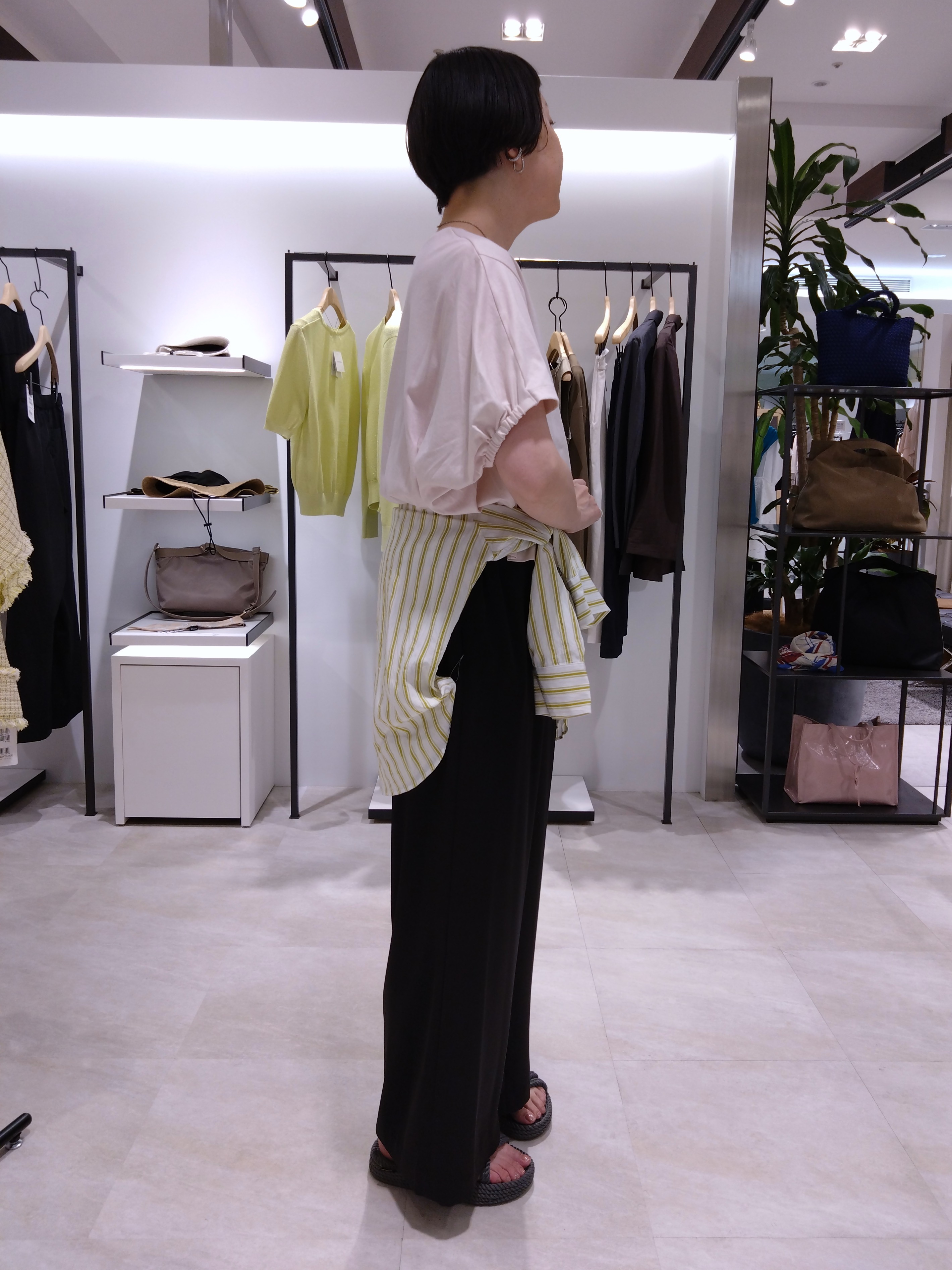 まちこさんの「UNTITLED｜【接触冷感/吸水速乾】サテンワイドパンツ」を使ったコーディネート