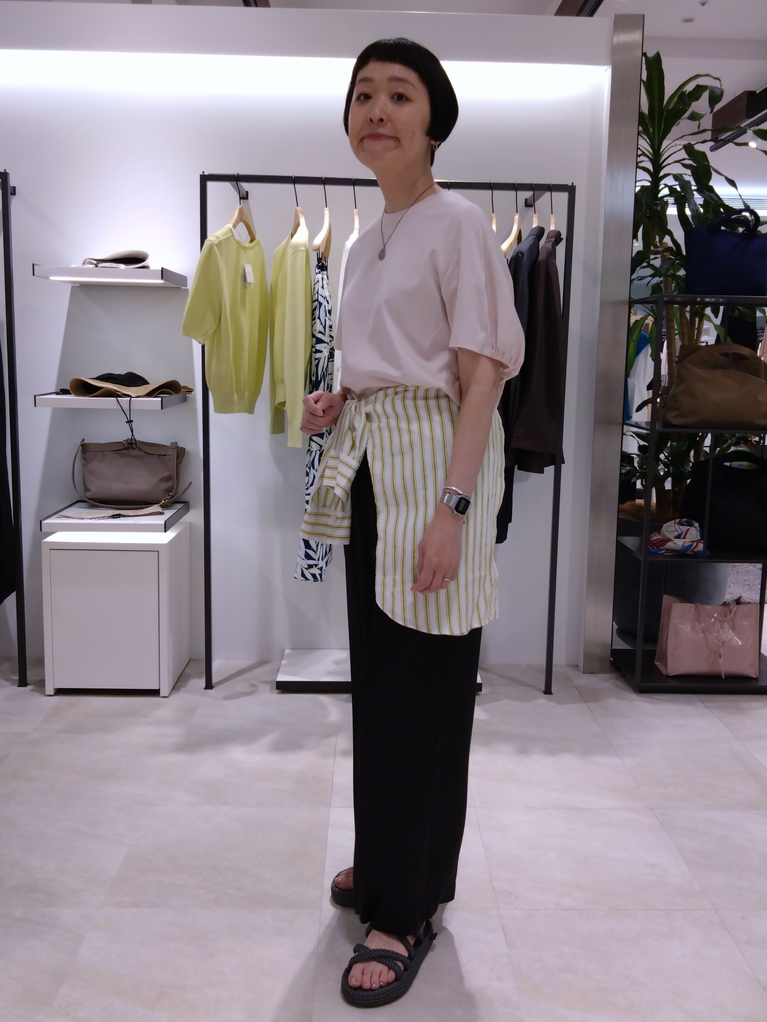 まちこさんの「UNTITLED｜【接触冷感/吸水速乾】サテンワイドパンツ」を使ったコーディネート