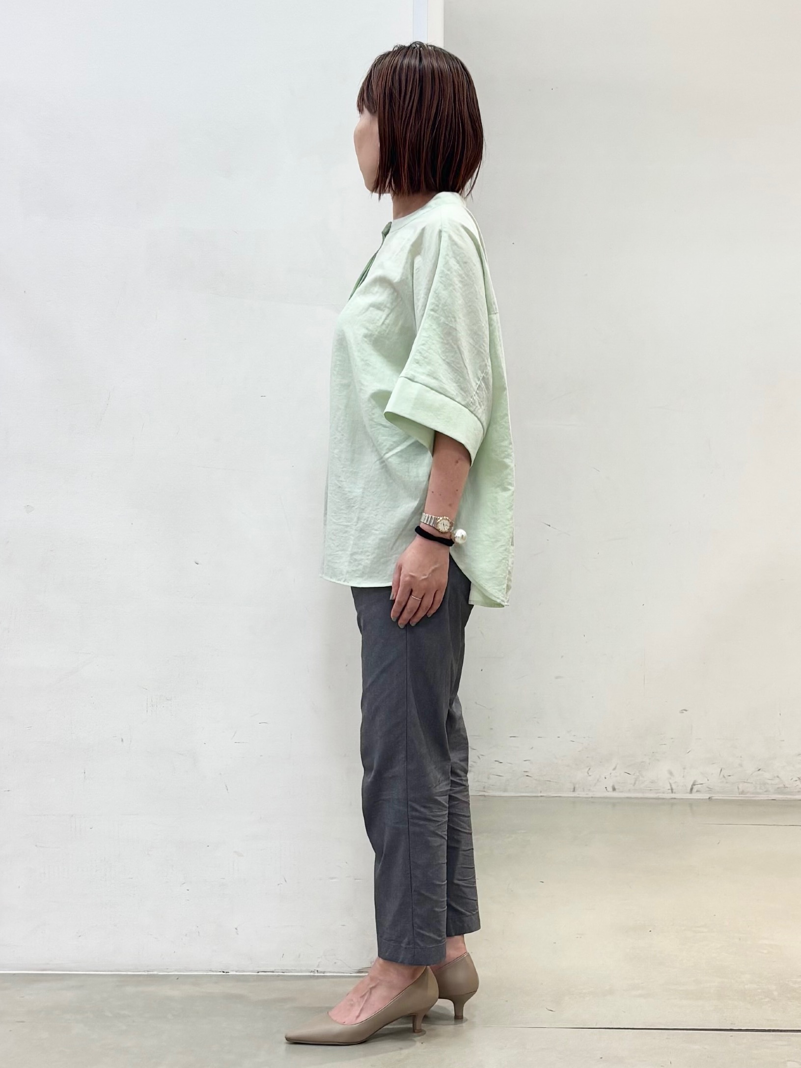 fujiさんの「THE SHOP TK｜【高レビュー/体型カバー】さらっと快適 ドルマン5分袖ブラウス」を使ったコーディネート