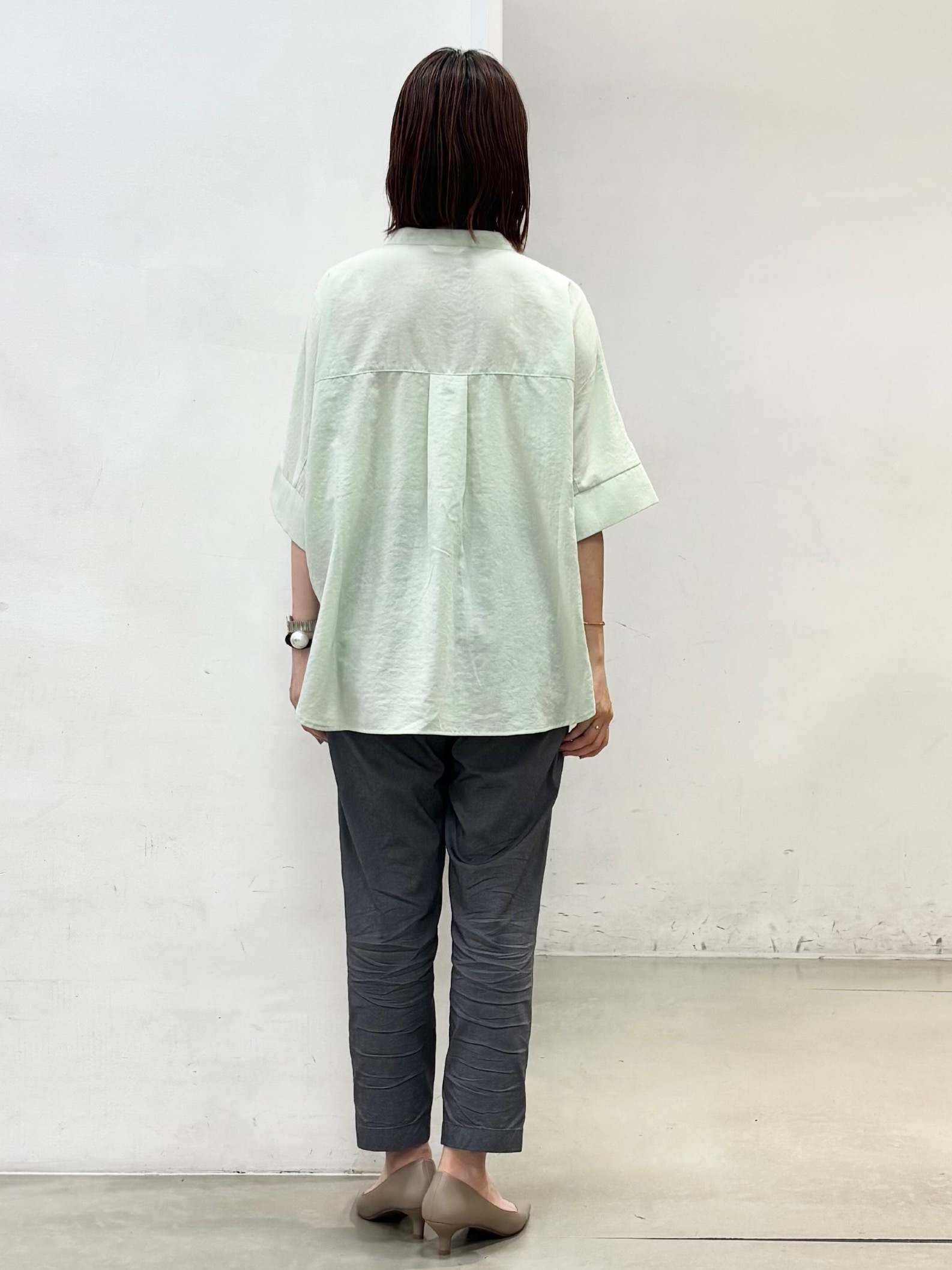 fujiさんの「THE SHOP TK｜【高レビュー/体型カバー】さらっと快適 ドルマン5分袖ブラウス」を使ったコーディネート