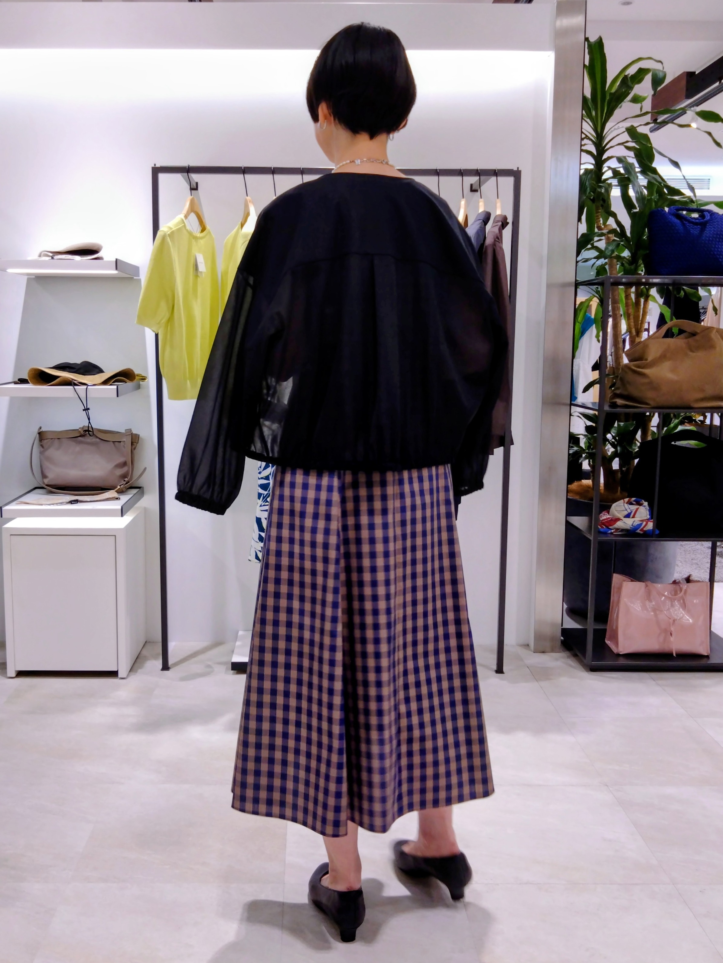 まちこさんの「UNTITLED｜トリコットシアーブラウス」を使ったコーディネート