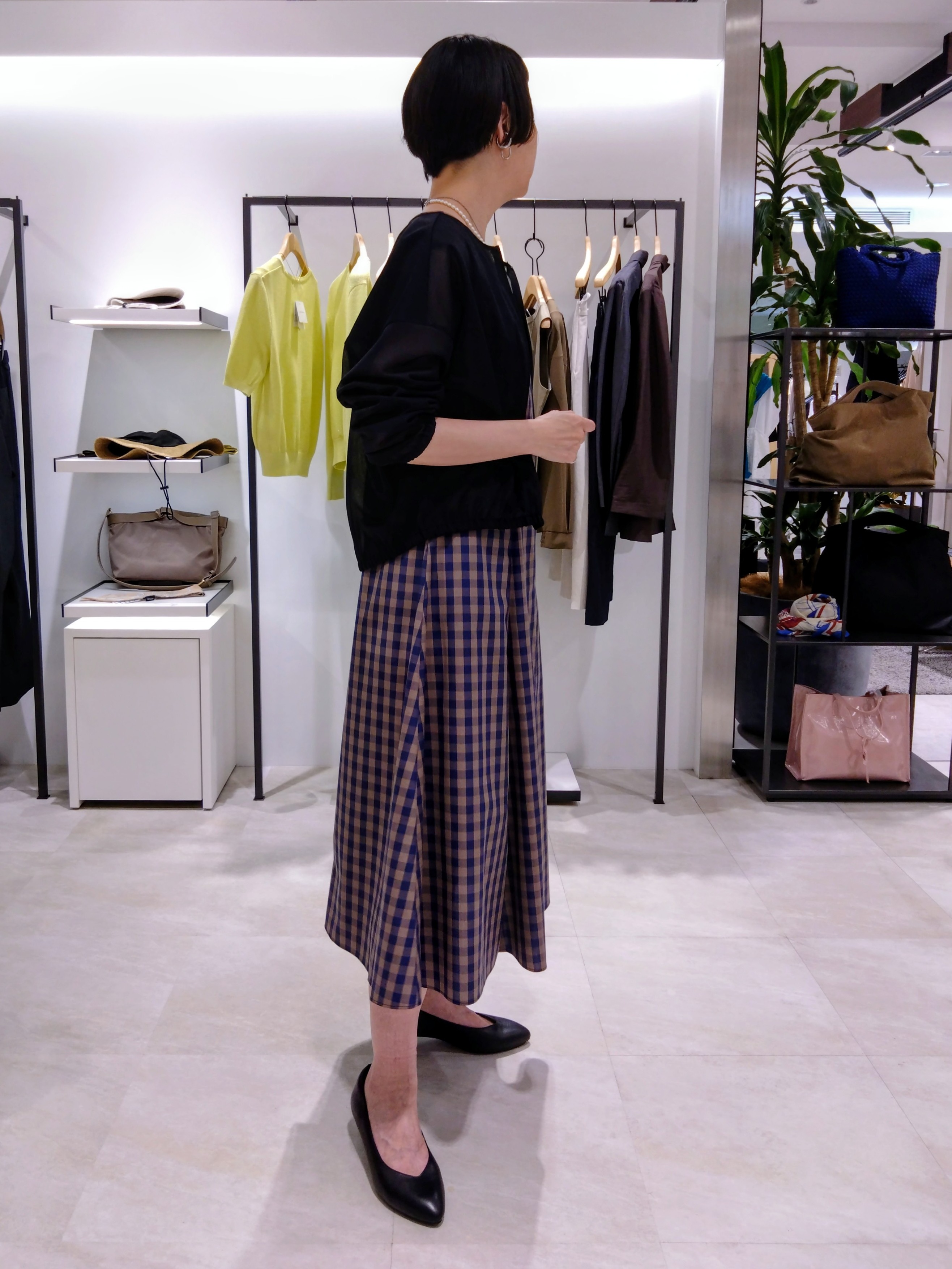 まちこさんの「UNTITLED｜トリコットシアーブラウス」を使ったコーディネート