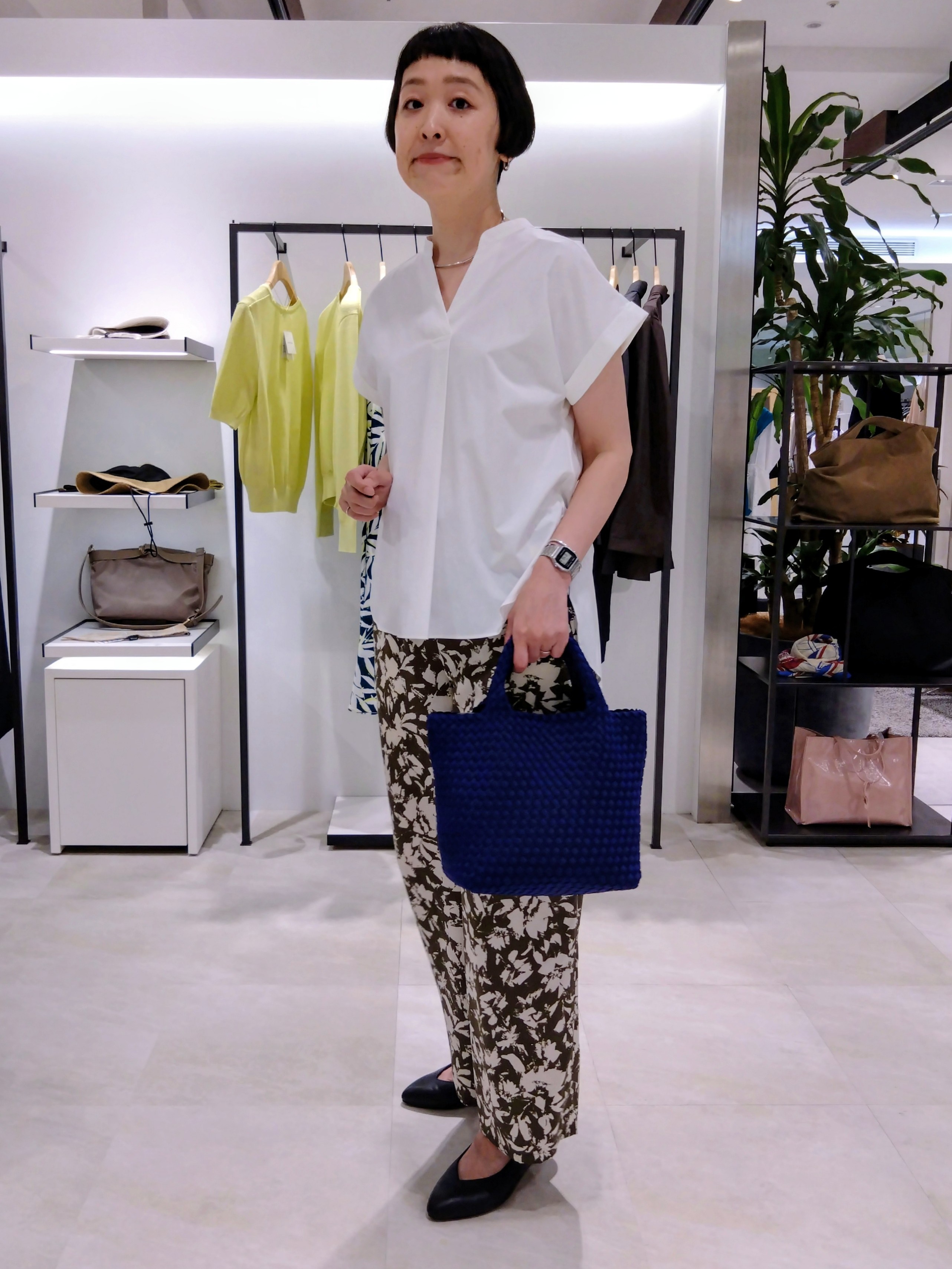 まちこさんの「UNTITLED｜【吸水速乾/接触冷感】バックプリーツデザインブラウス」を使ったコーディネート
