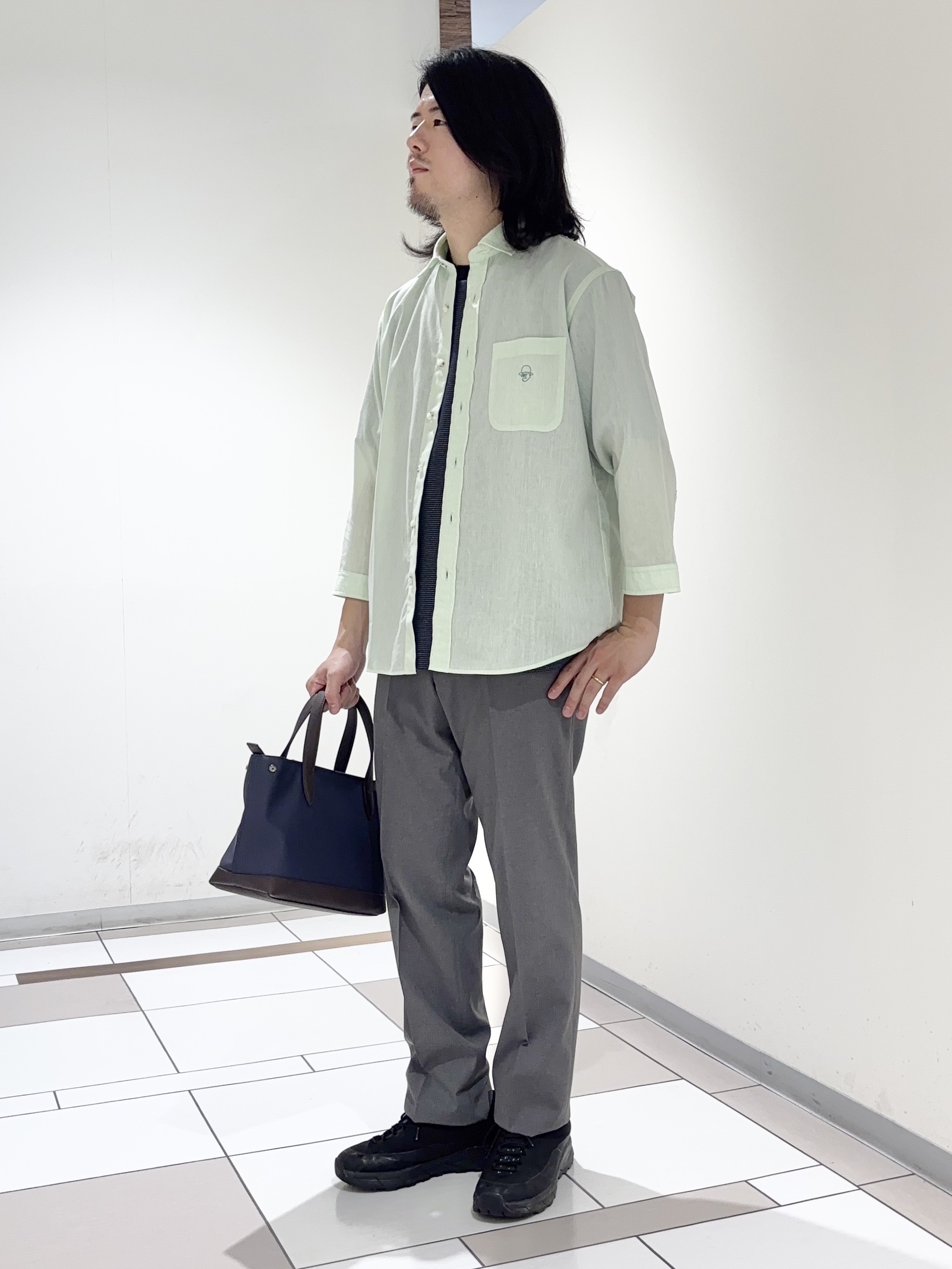 及川さんの「TAKEO KIKUCHI｜【接触冷感】ハイブリッド リネン 七分袖シャツ」を使ったコーディネート