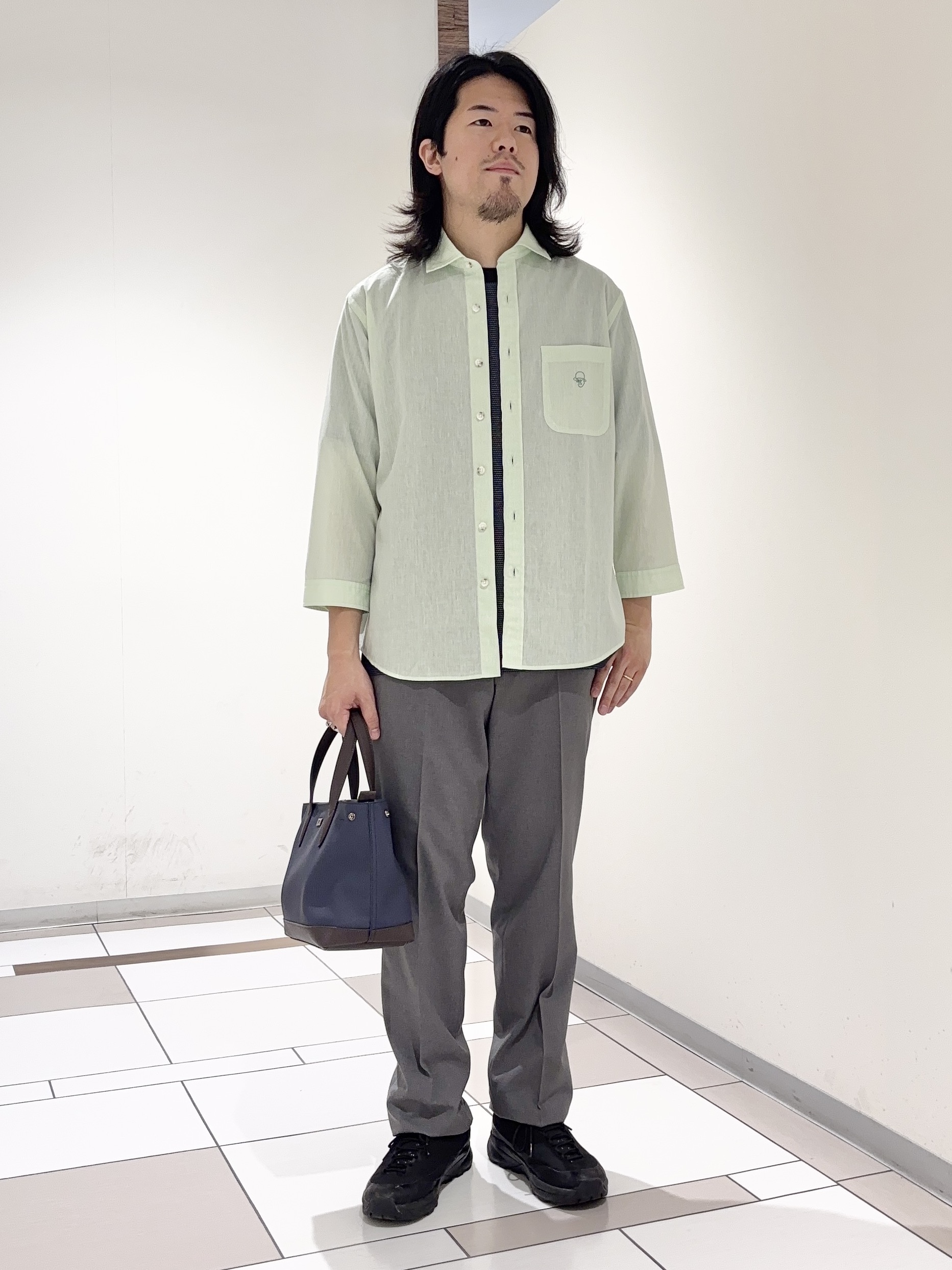 及川さんの「TAKEO KIKUCHI｜【接触冷感】ハイブリッド リネン 七分袖シャツ」を使ったコーディネート