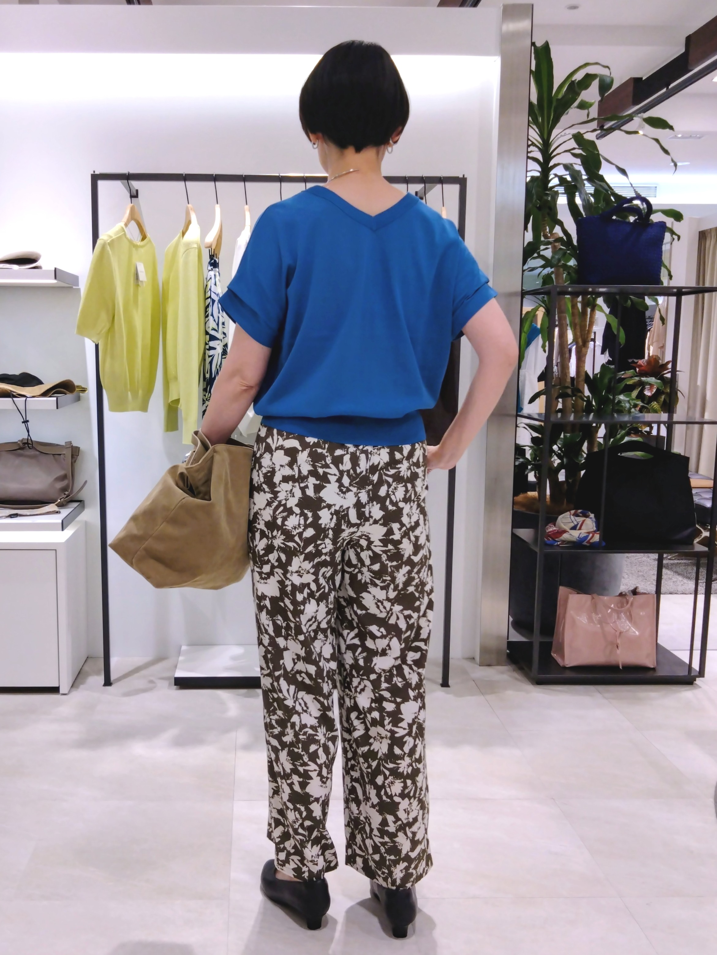 まちこさんの「UNTITLED｜【きれいに体型カバー/前後2WAY】ドライタッチコットンプルオーバー」を使ったコーディネート