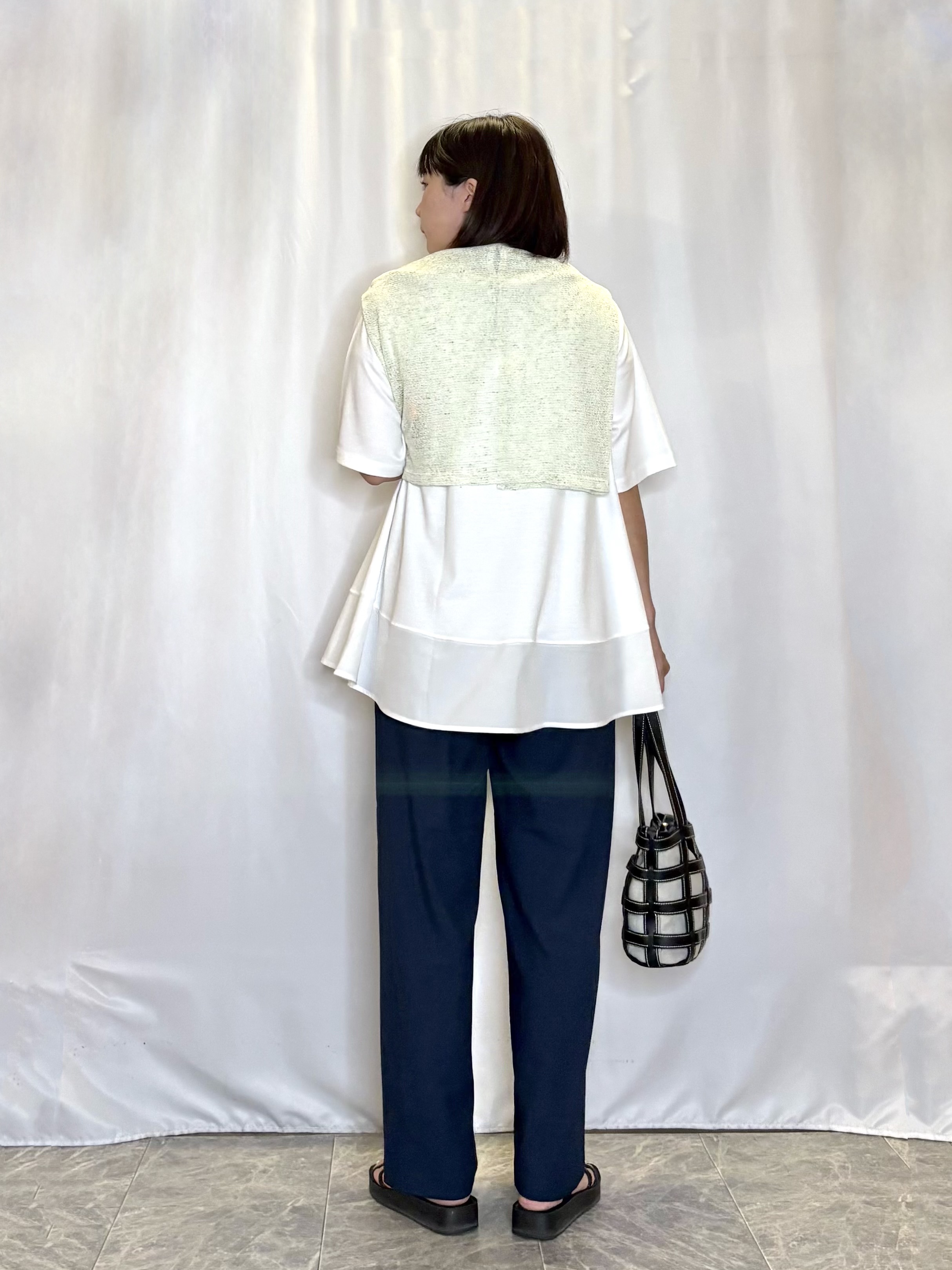 ネリさんの「SHOO･LA･RUE｜【新色追加/ひんやり/UV/抗菌防臭】体型カバーも叶う 裾切り替えAライントップス」を使ったコーディネート