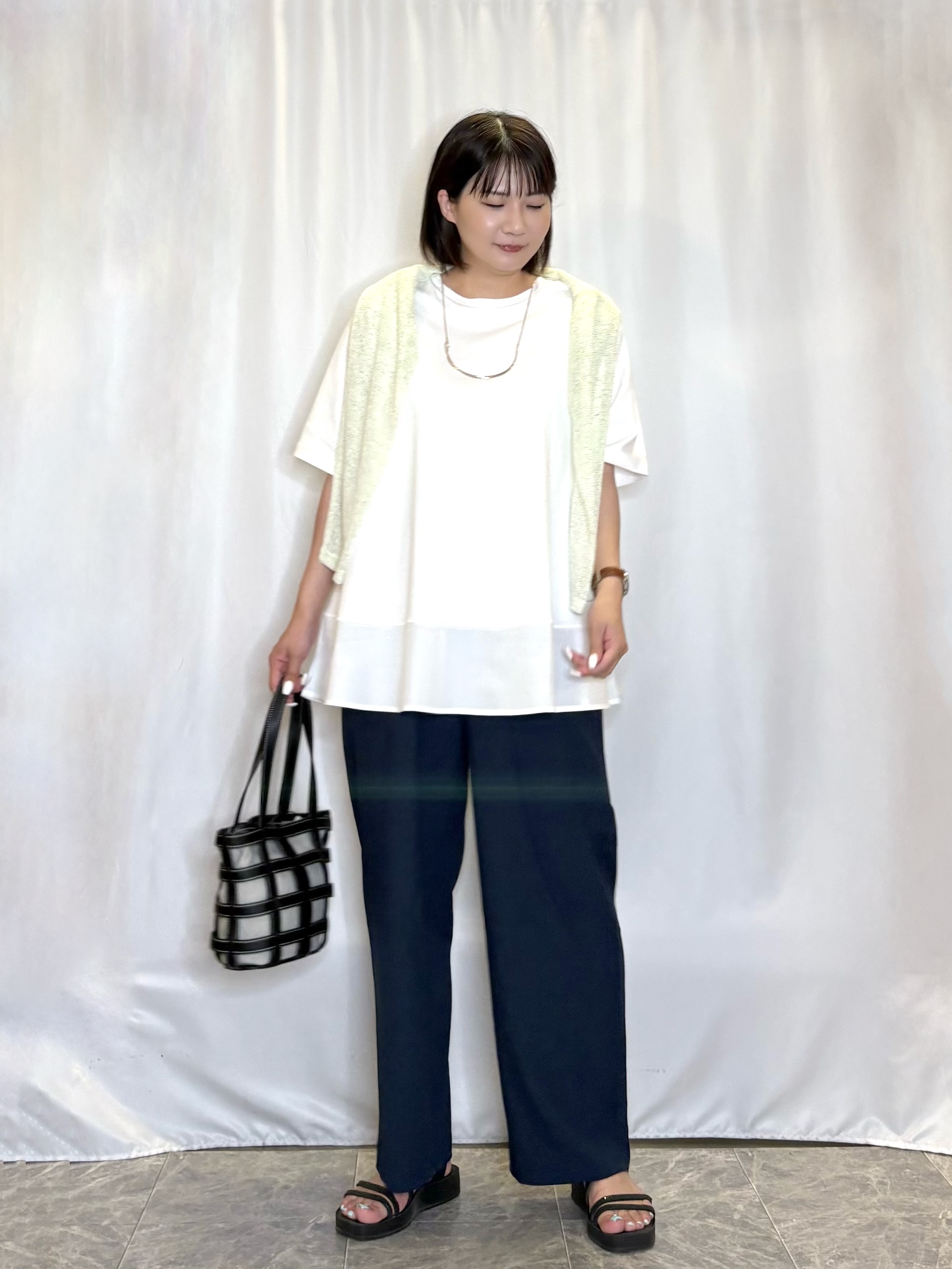 ネリさんの「SHOO･LA･RUE｜【新色追加/ひんやり/UV/抗菌防臭】体型カバーも叶う 裾切り替えAライントップス」を使ったコーディネート
