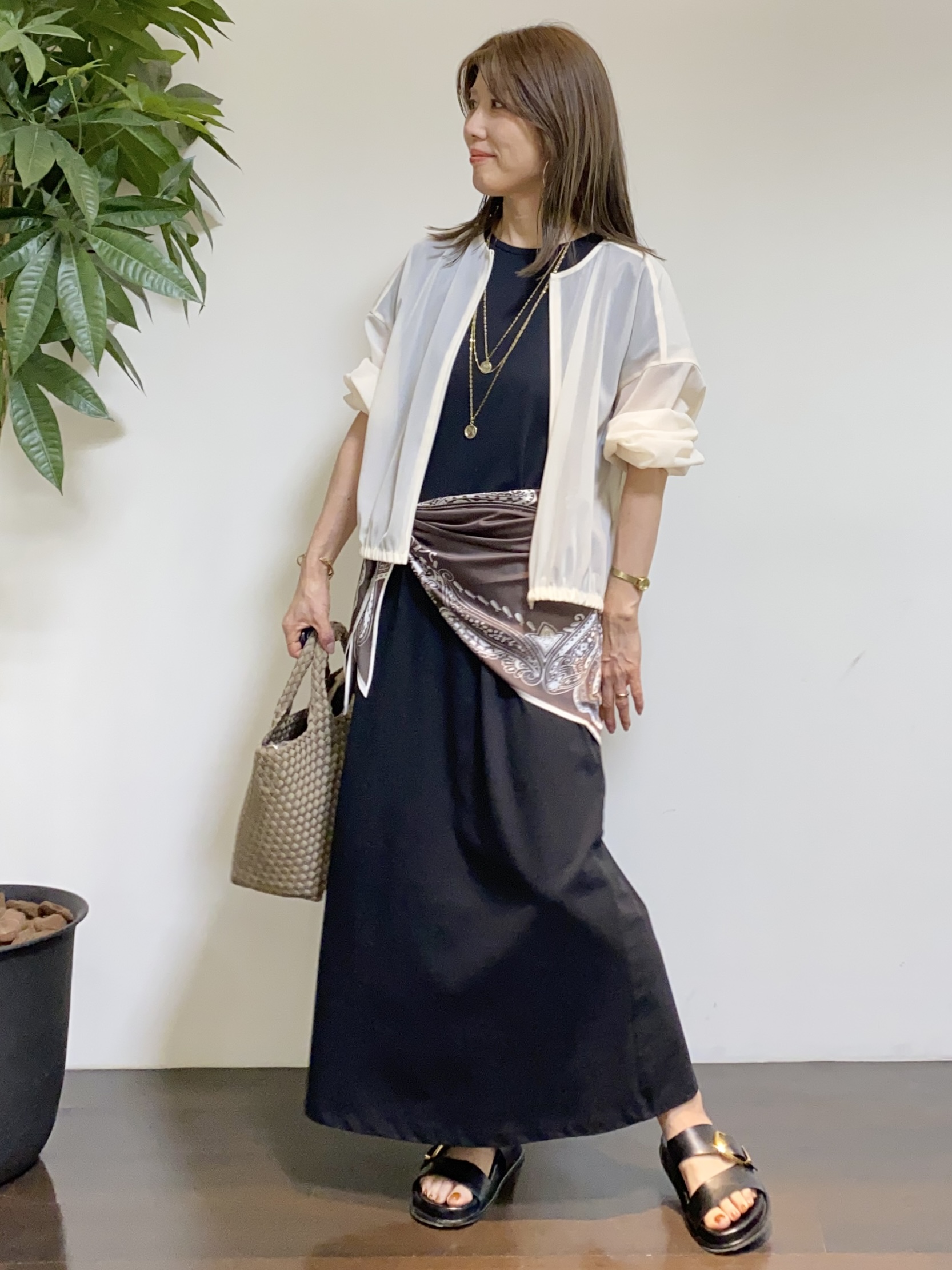 tomoさんの「UNTITLED｜トリコットシアーブラウス」を使ったコーディネート