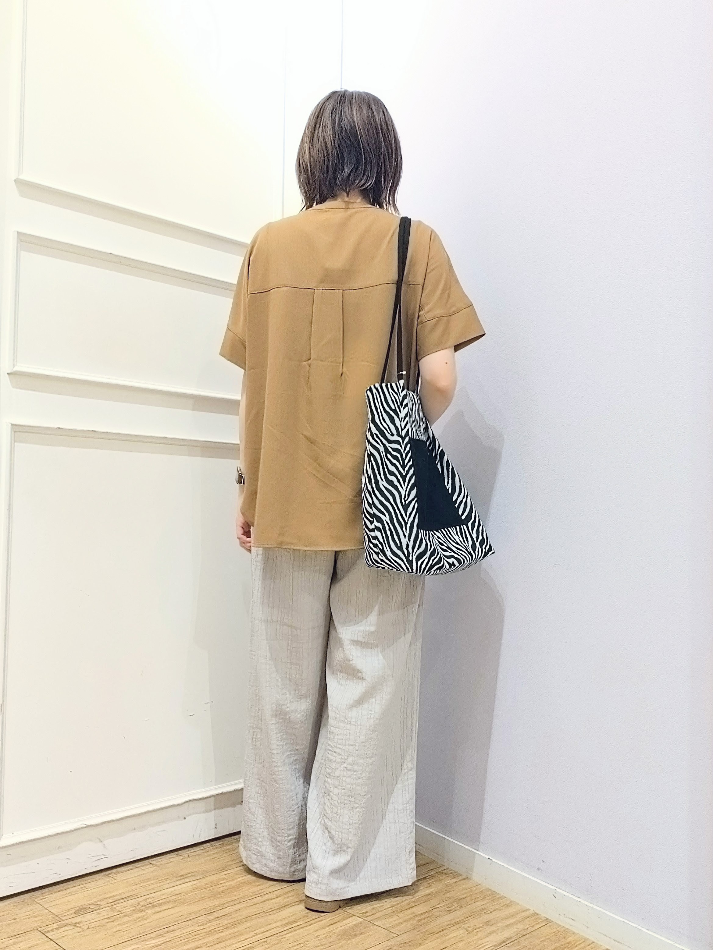miomioさんの「SHOO･LA･RUE｜【洗濯機可/選べる5色】ウエスト総ゴムでらくちん シボシボイージーワイドパンツ」を使ったコーディネート
