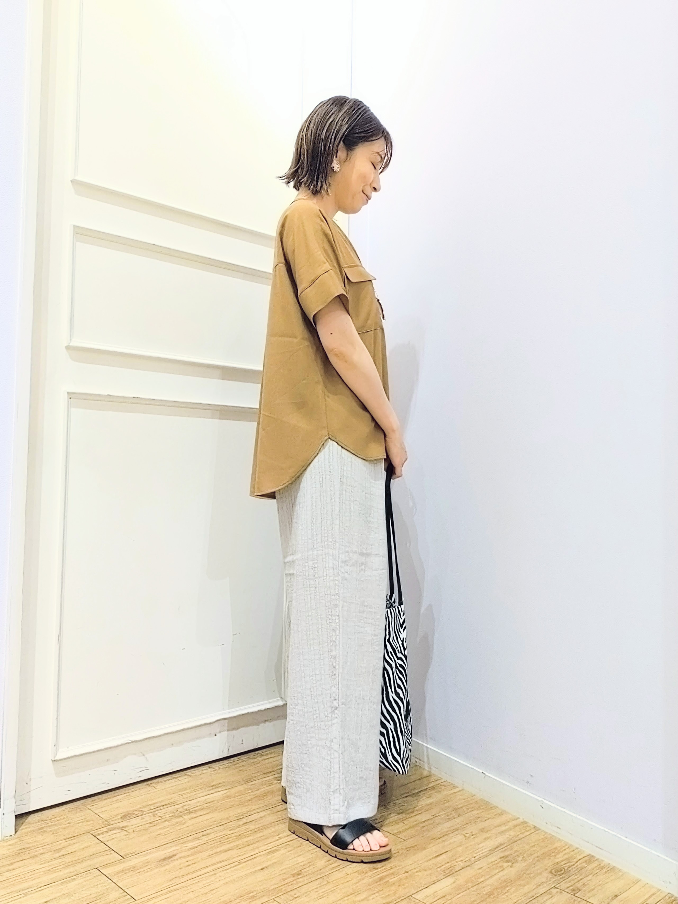 miomioさんの「SHOO･LA･RUE｜【洗濯機可/選べる5色】ウエスト総ゴムでらくちん シボシボイージーワイドパンツ」を使ったコーディネート