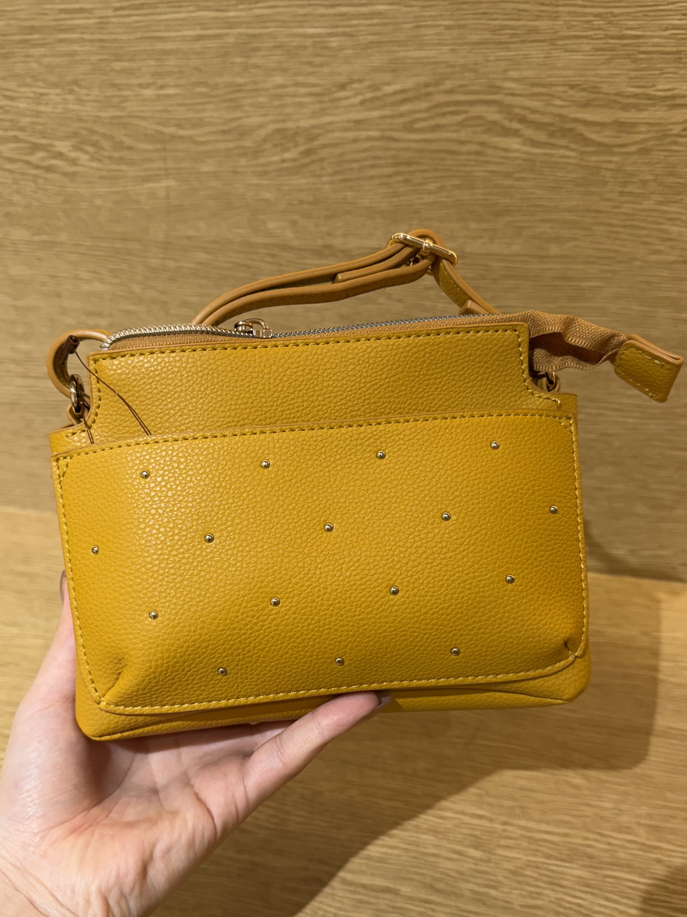 みーさんの「grove｜スタッズミニスマホショルダー」を使ったコーディネート