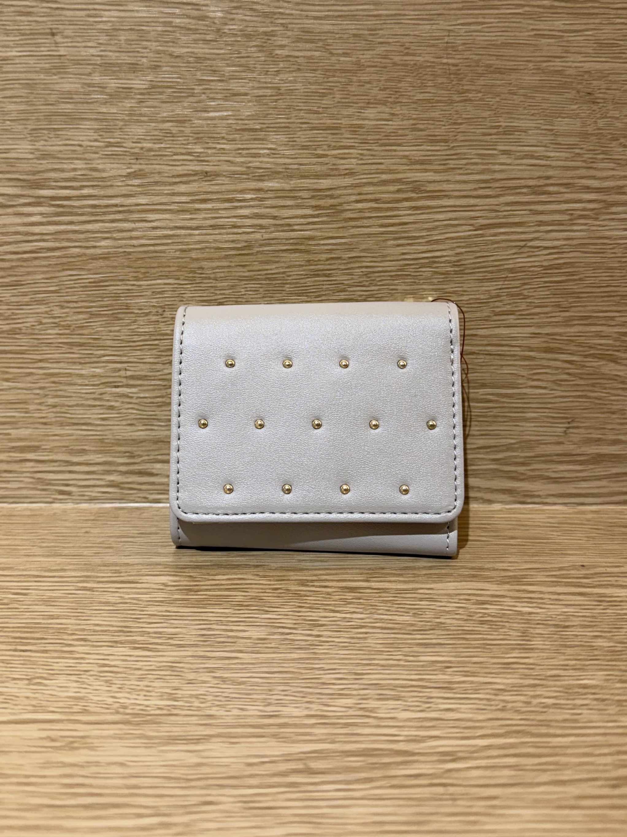 みーさんの「grove｜ドットスタッズ3つ折り財布」を使ったコーディネート