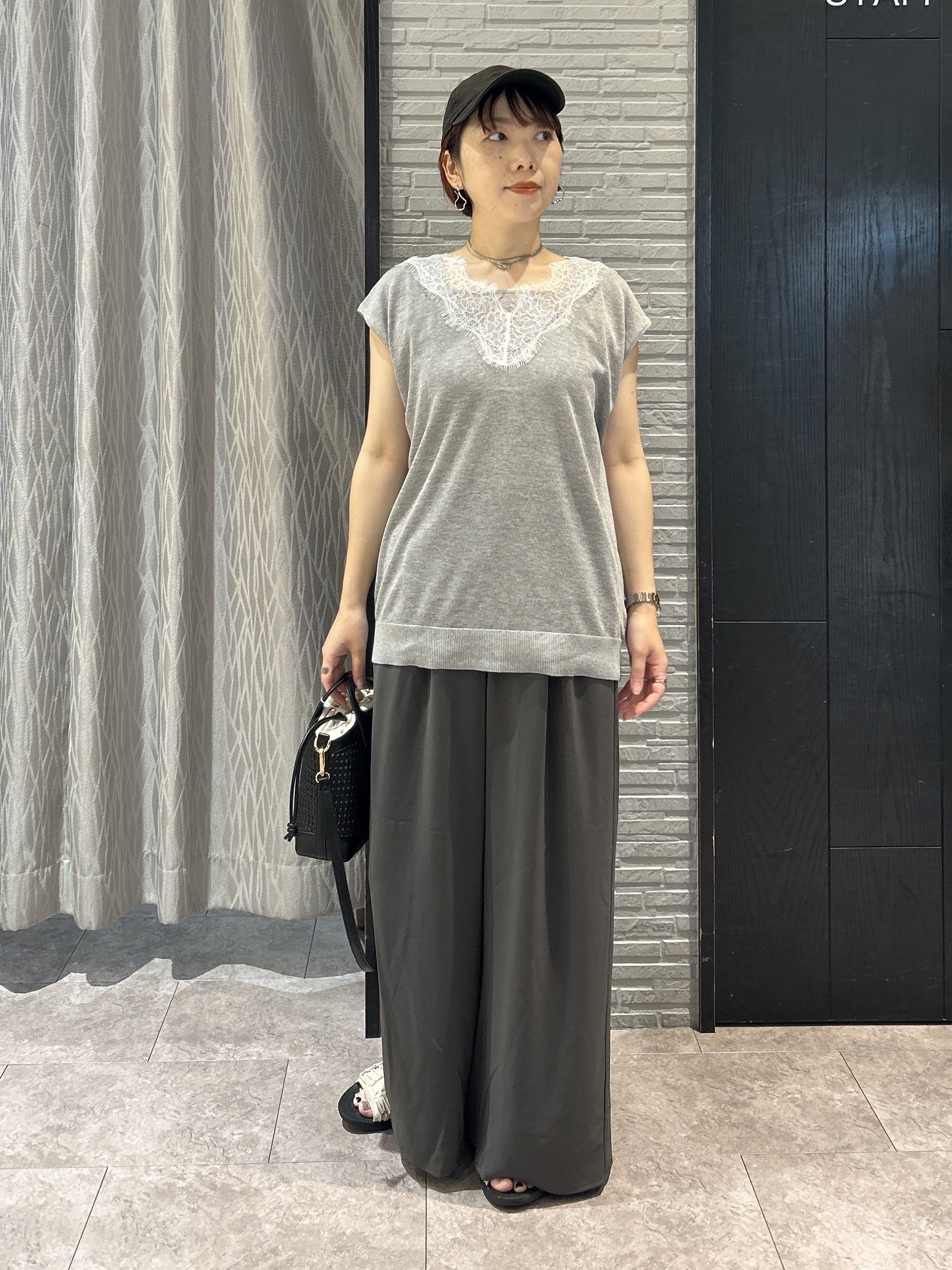 ga_riさんの「THE SHOP TK｜ほんのりきらめく レース切り替え スパークシアーニット」を使ったコーディネート