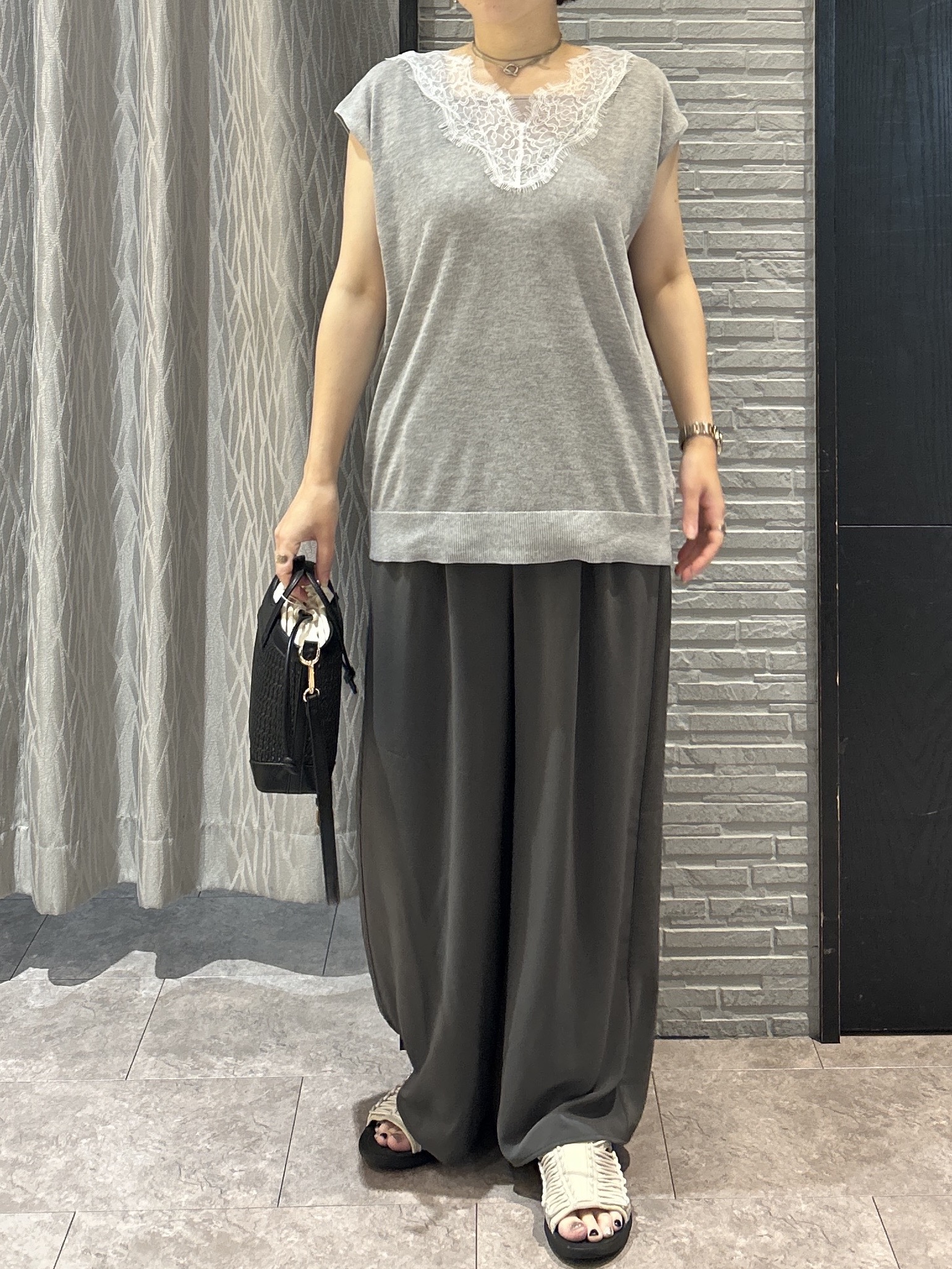 ga_riさんの「THE SHOP TK｜ほんのりきらめく レース切り替え スパークシアーニット」を使ったコーディネート