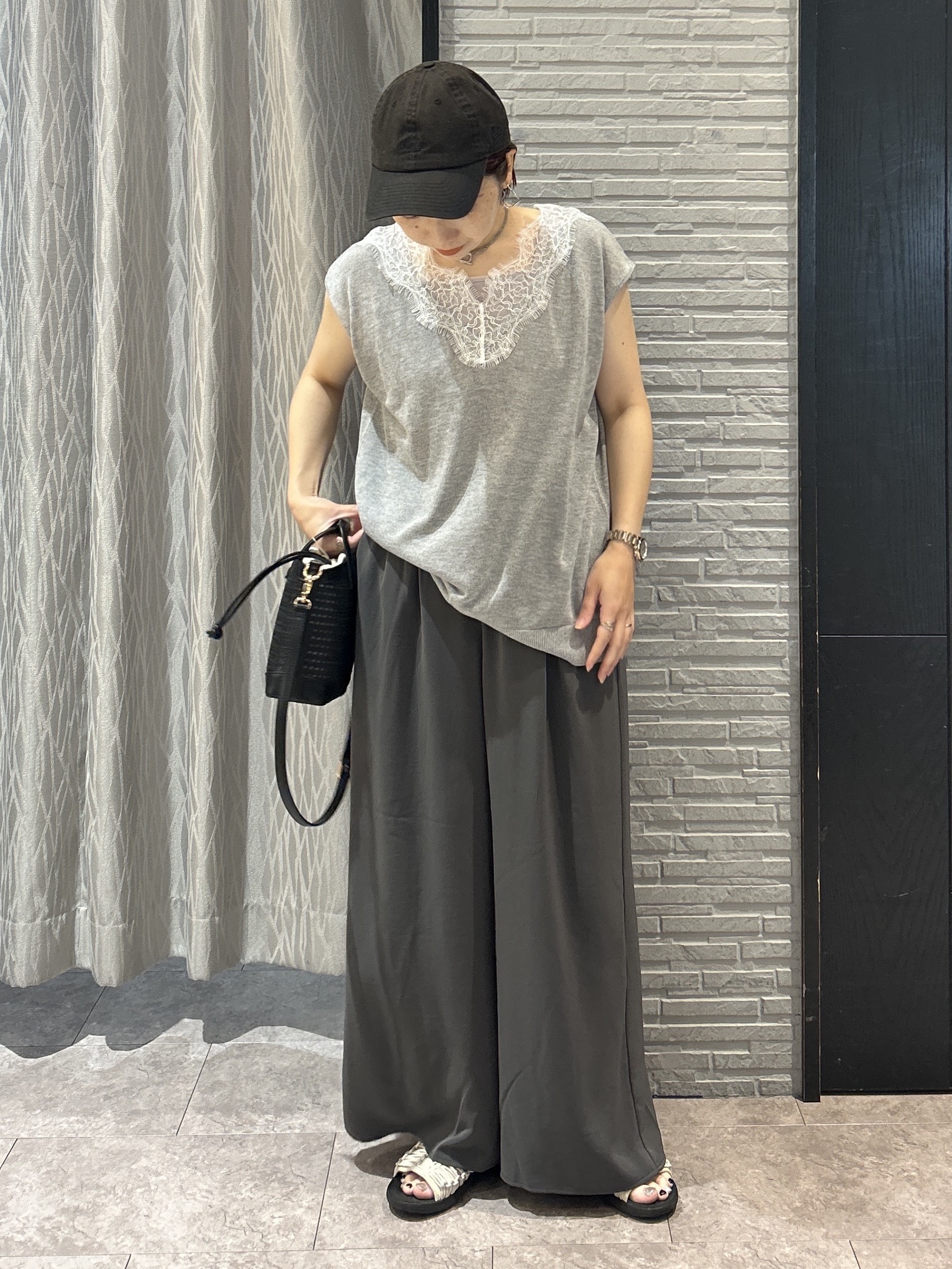 ga_riさんの「THE SHOP TK｜ほんのりきらめく レース切り替え スパークシアーニット」を使ったコーディネート