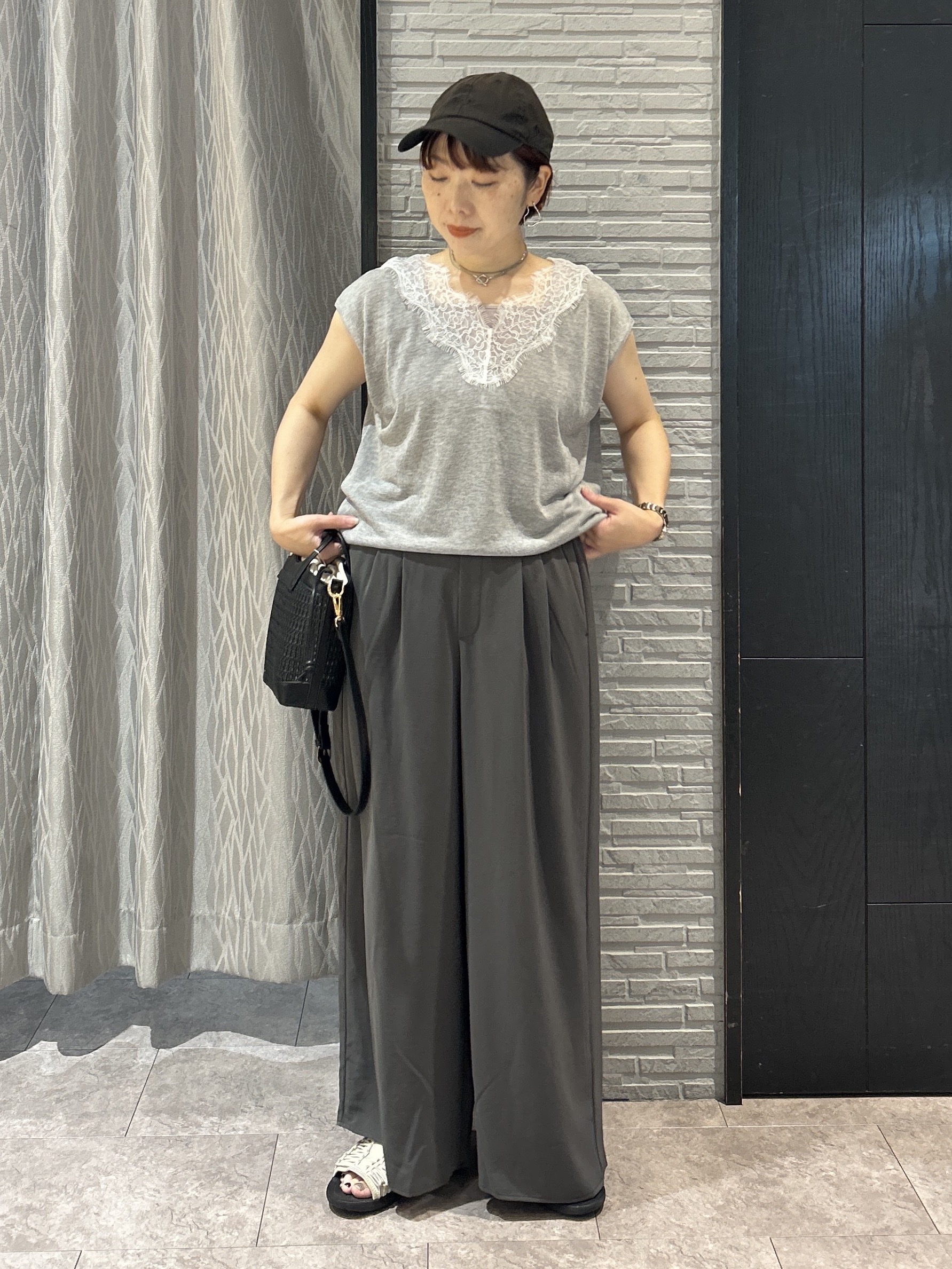 ga_riさんの「THE SHOP TK｜ほんのりきらめく レース切り替え スパークシアーニット」を使ったコーディネート