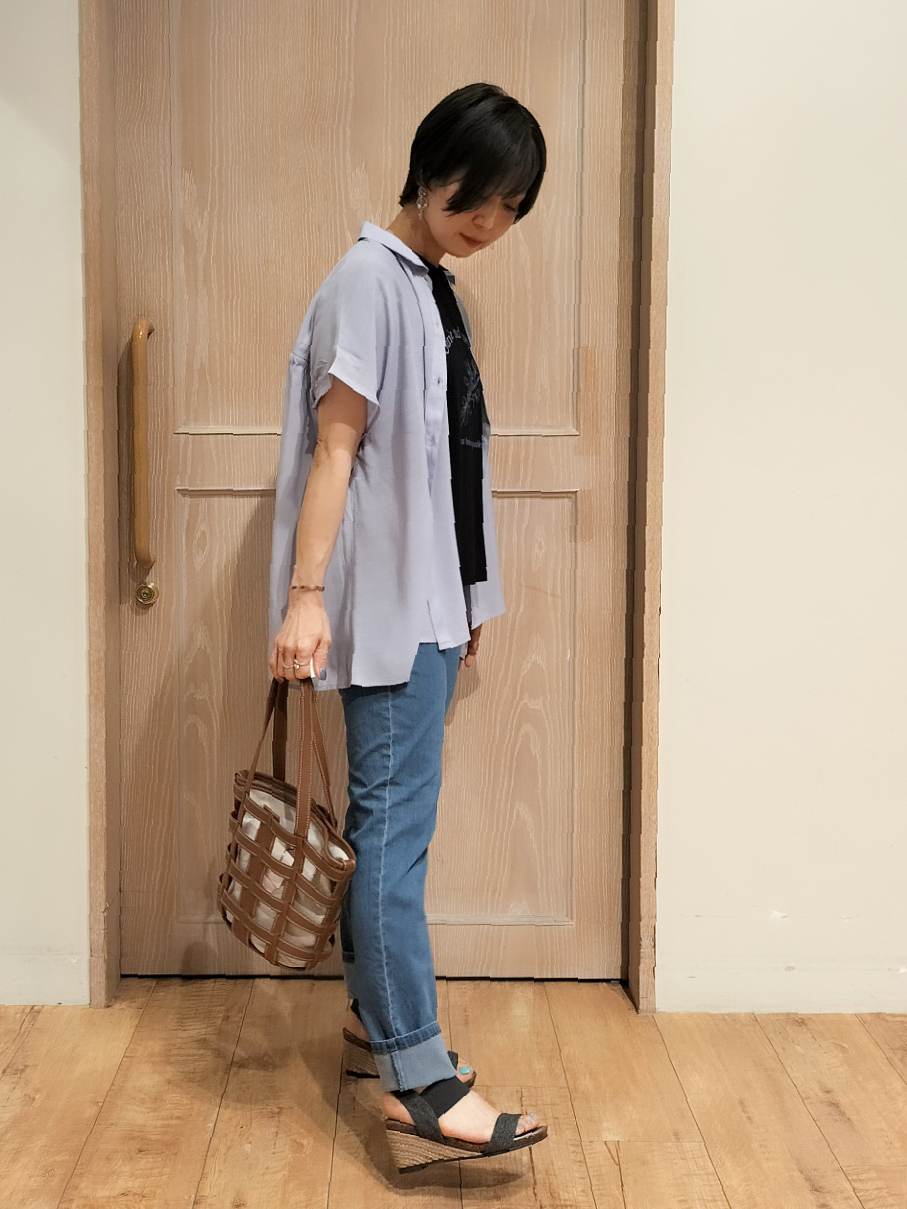 YUKIさんの「SHOO･LA･RUE｜【ひんやり/UV】ほんのりシアーで上品な バックギャザーブラウス」を使ったコーディネート
