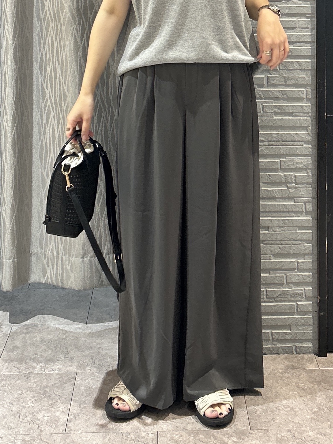 ga_riさんの「THE SHOP TK｜ほんのりきらめく レース切り替え スパークシアーニット」を使ったコーディネート
