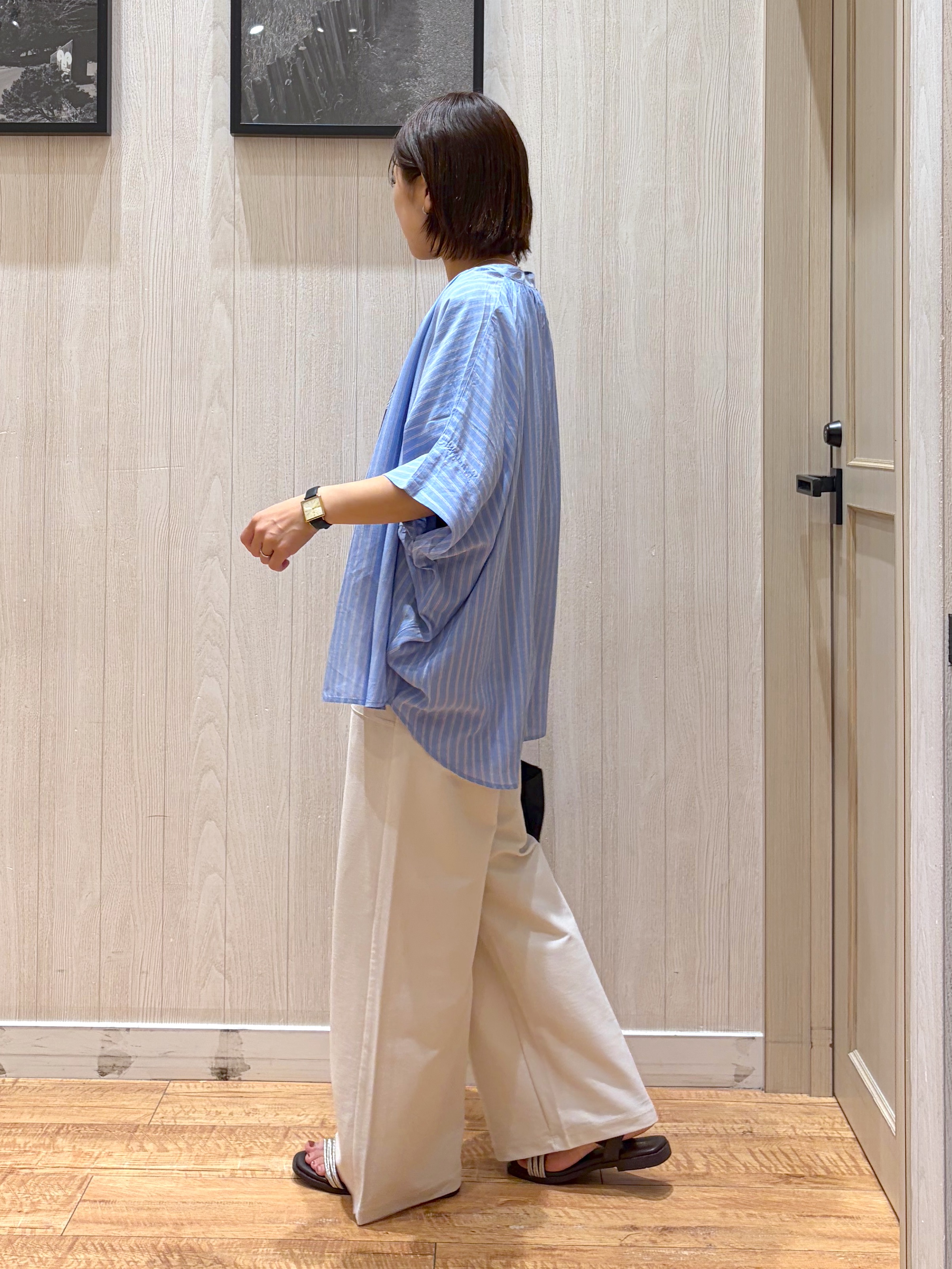 shirayuuuさんの「SHOO･LA･RUE｜【ひんやり/洗濯機可/体型カバー】二の腕隠れる ゆるっと襟ギャザーレーヨンブラウス」を使ったコーディネート