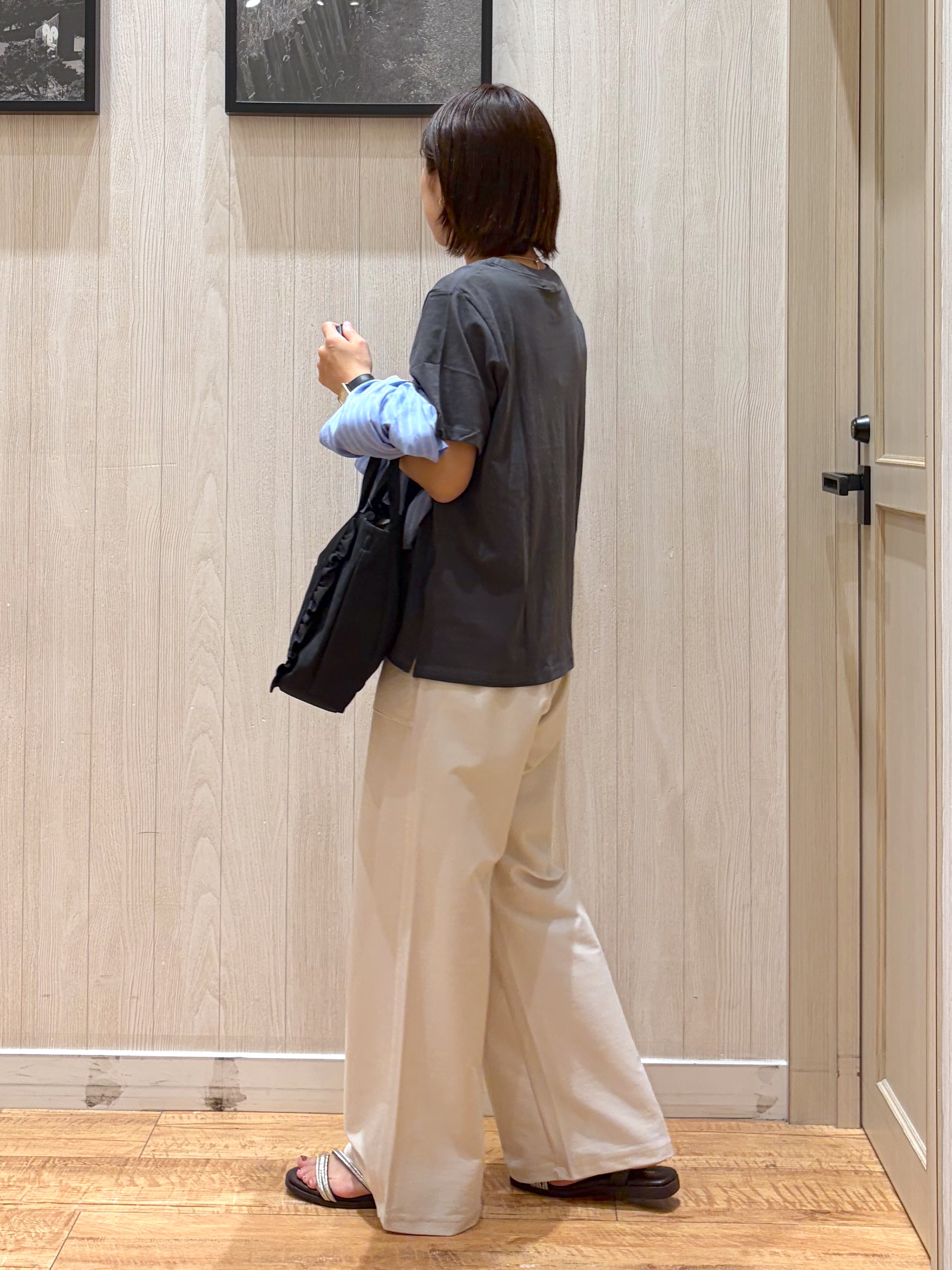 shirayuuuさんの「SHOO･LA･RUE｜【ひんやり/洗濯機可/体型カバー】二の腕隠れる ゆるっと襟ギャザーレーヨンブラウス」を使ったコーディネート