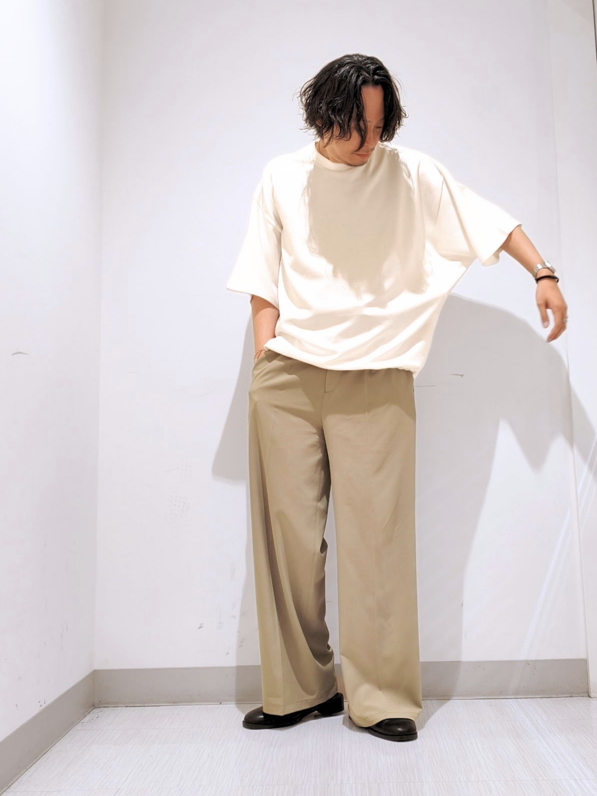 テラシンさんの「tk.TAKEO KIKUCHI｜【昨年売上NO.1】マシュマロドルマンカットソー/柔らか/ふわふわタッチ」を使ったコーディネート