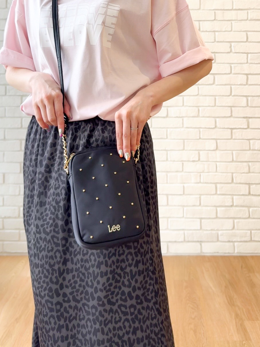 𝐜𝐡𝐢𝐤𝐚さんの「SHOO･LA･RUE｜【ひんやり】ゆるっと体型カバー BIGアソートTシャツ」を使ったコーディネート