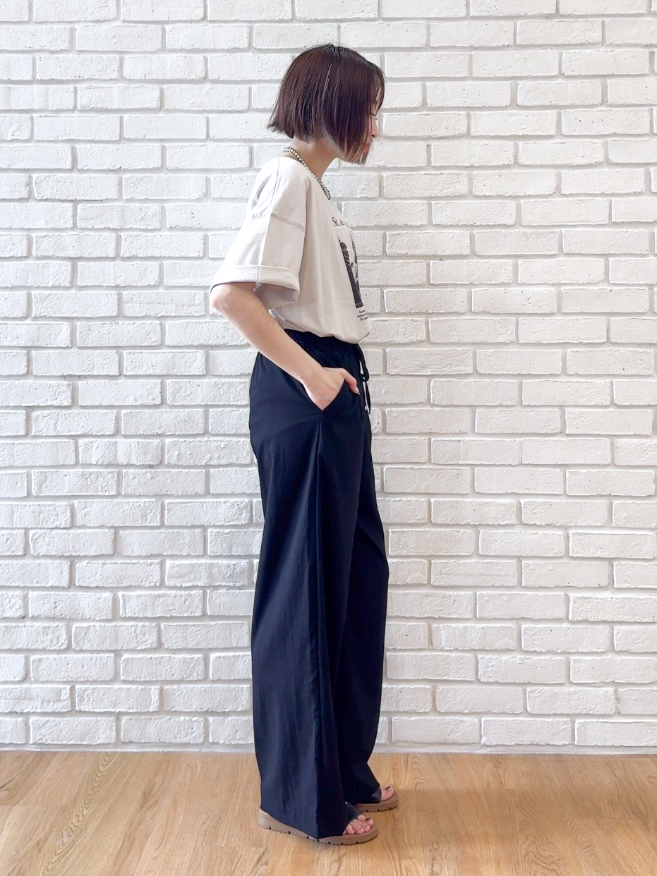 𝐜𝐡𝐢𝐤𝐚さんの「SHOO･LA･RUE｜【ひんやり】ゆるっと体型カバー BIGアソートTシャツ」を使ったコーディネート