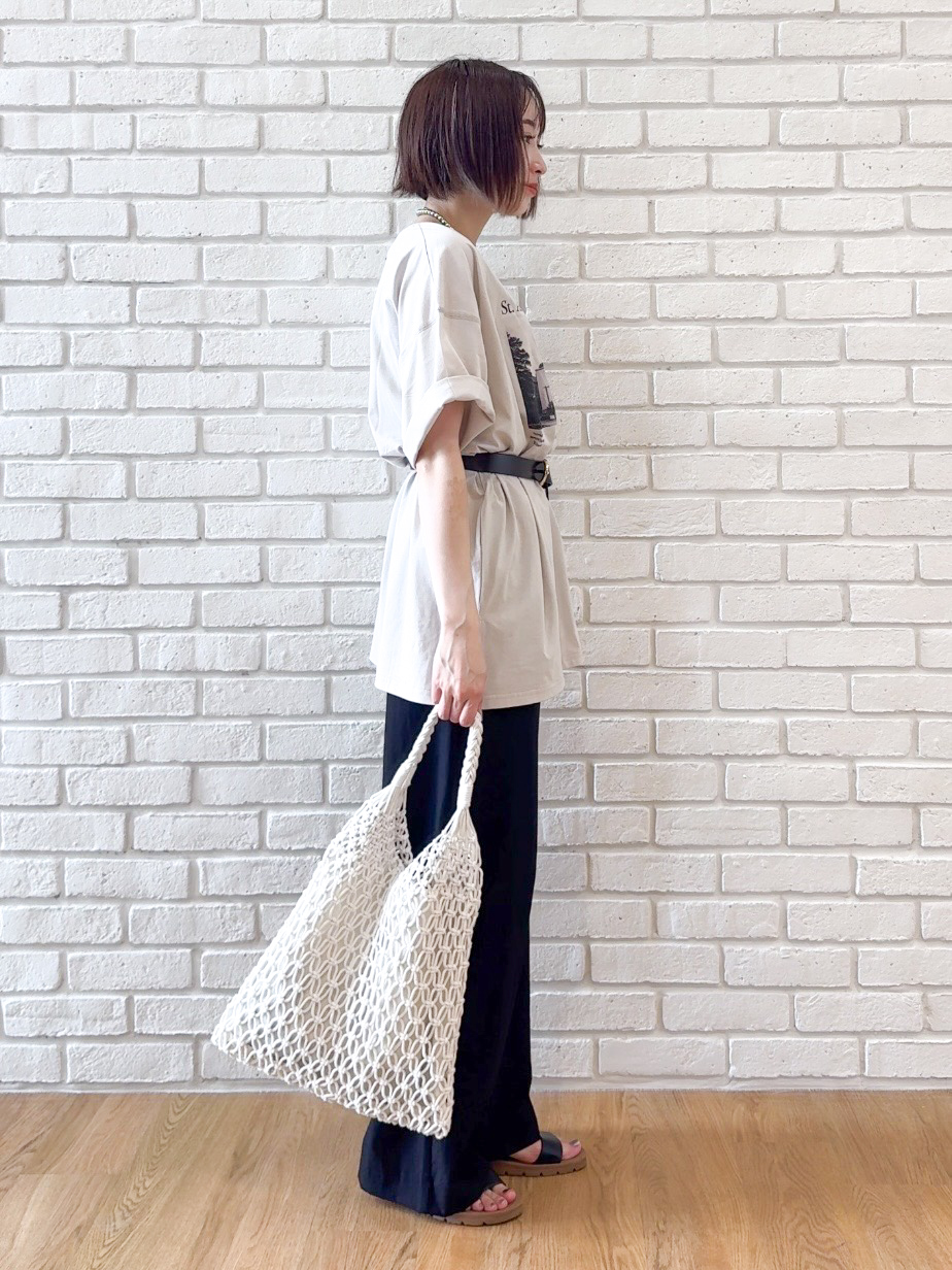 𝐜𝐡𝐢𝐤𝐚さんの「SHOO･LA･RUE｜【ひんやり】ゆるっと体型カバー BIGアソートTシャツ」を使ったコーディネート