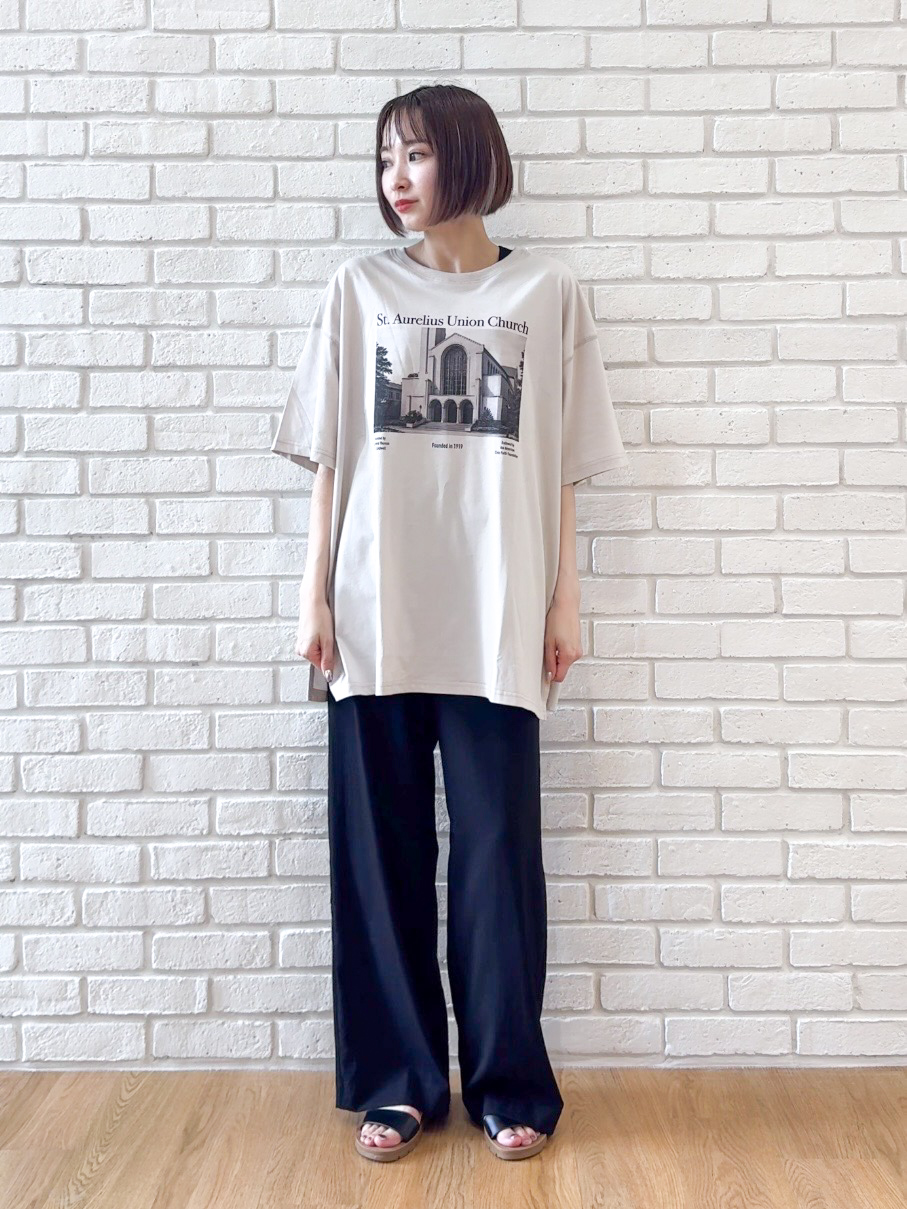 𝐜𝐡𝐢𝐤𝐚さんの「SHOO･LA･RUE｜【ひんやり】ゆるっと体型カバー BIGアソートTシャツ」を使ったコーディネート