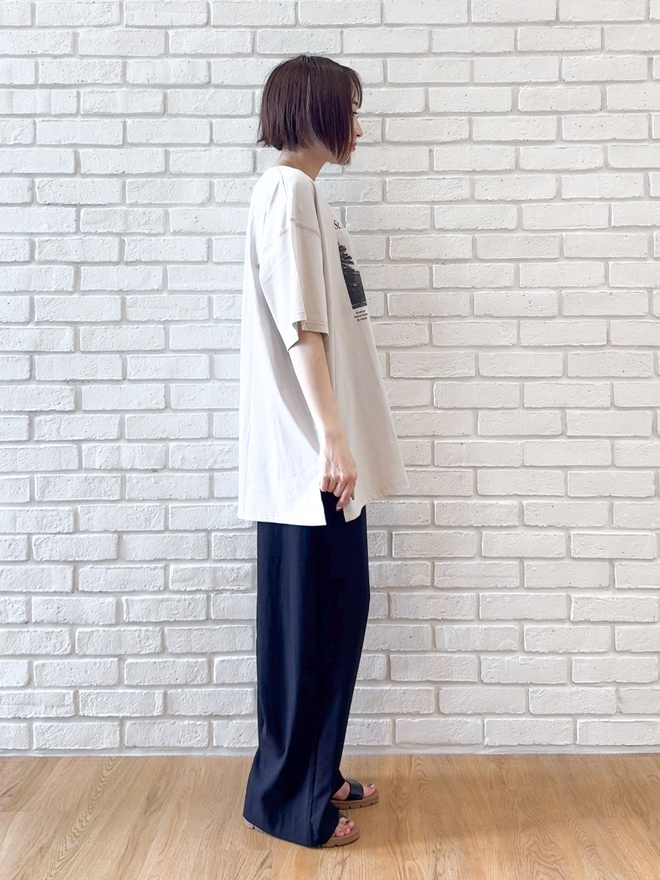 𝐜𝐡𝐢𝐤𝐚さんの「SHOO･LA･RUE｜【ひんやり】ゆるっと体型カバー BIGアソートTシャツ」を使ったコーディネート