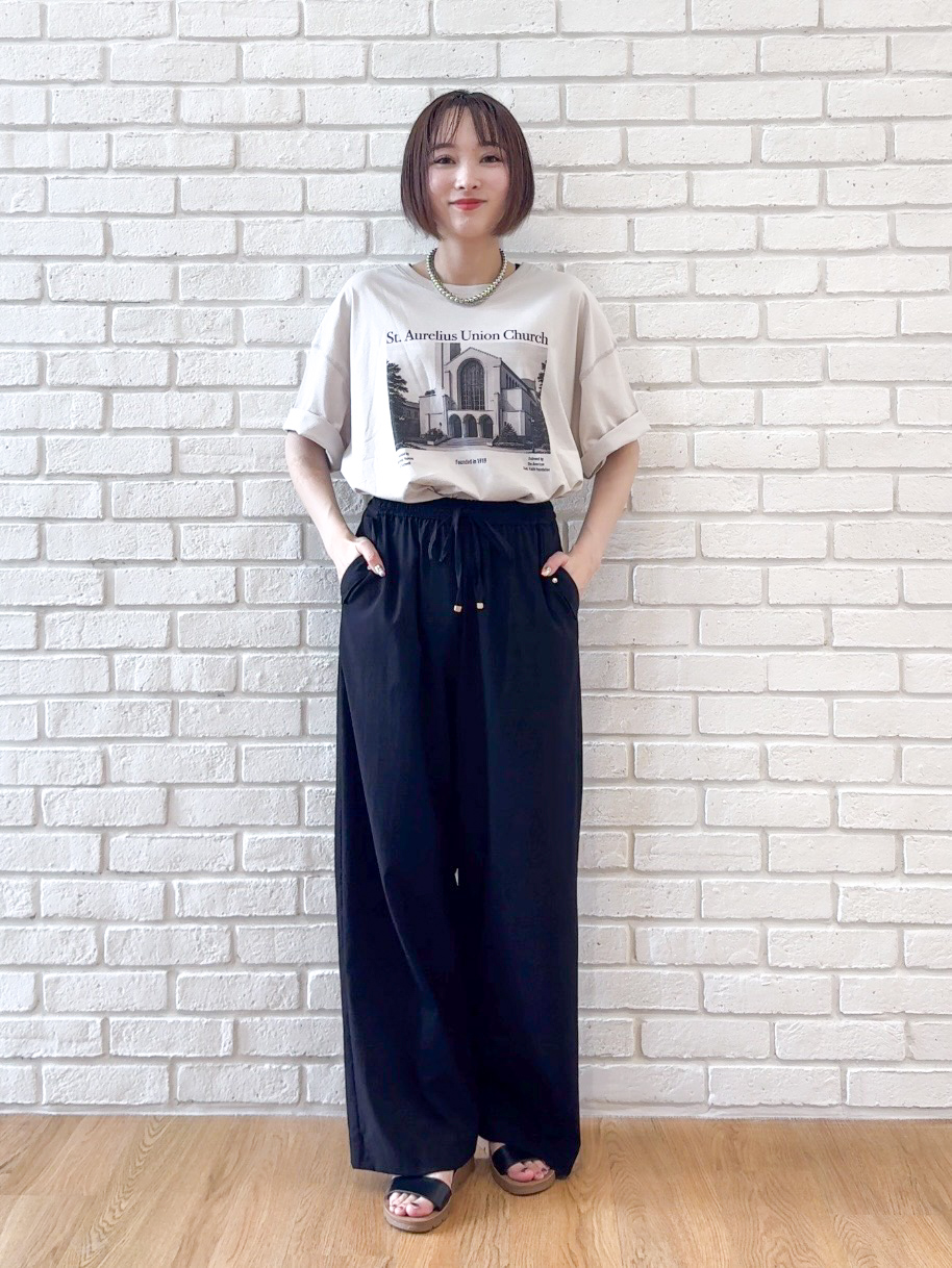 𝐜𝐡𝐢𝐤𝐚さんの「SHOO･LA･RUE｜【ひんやり】ゆるっと体型カバー BIGアソートTシャツ」を使ったコーディネート
