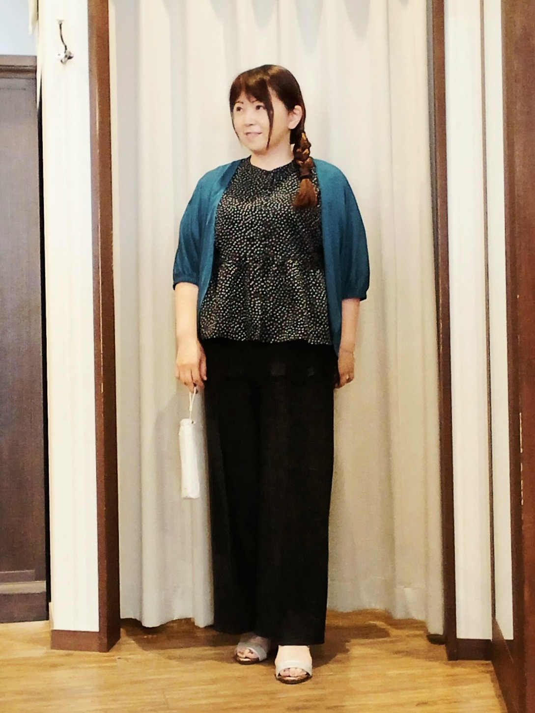 みーあさんの「SHOO･LA･RUE｜【ひんやり/体型カバー】冷房、UV対策で持ってて安心 さらさら五分袖ボレロカーディガン」を使ったコーディネート